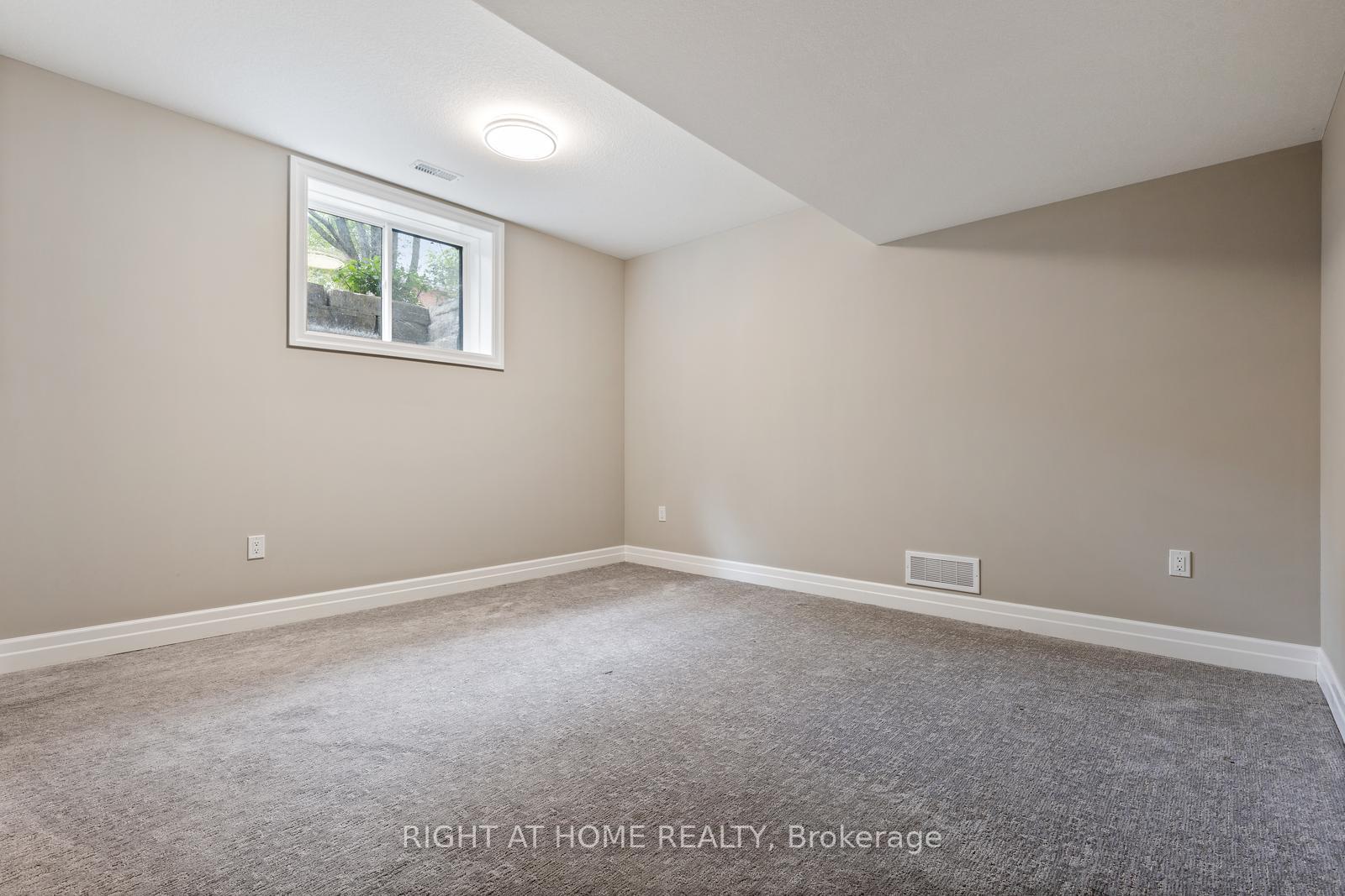 Photo 36 of 11 Whitcombe Way, Puslinch, Morriston — HOMEH