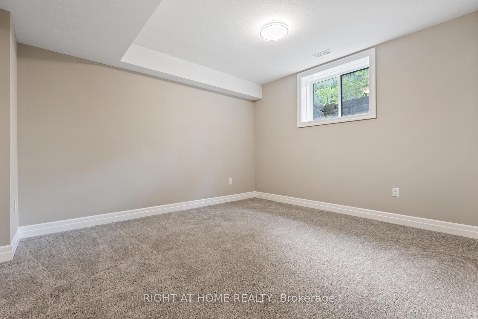 Photo 38 of 11 Whitcombe Way, Puslinch, Morriston — HOMEH