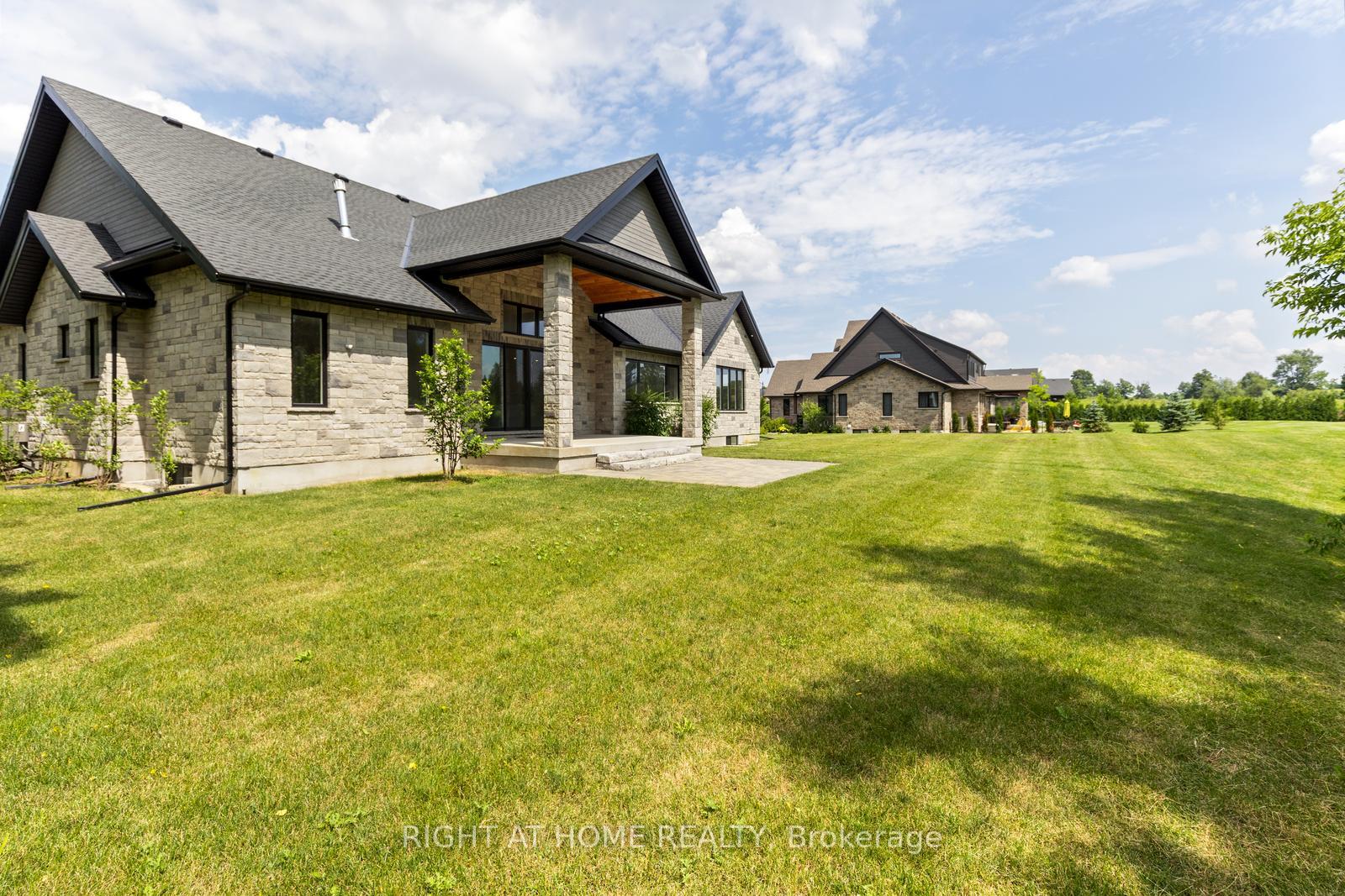 Photo 41 of 11 Whitcombe Way, Puslinch, Morriston — HOMEH