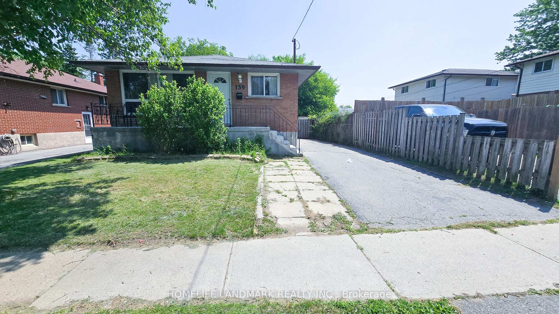 Photo 2 of 139 Cabot Street, Oshawa, Vanier — HOMEH