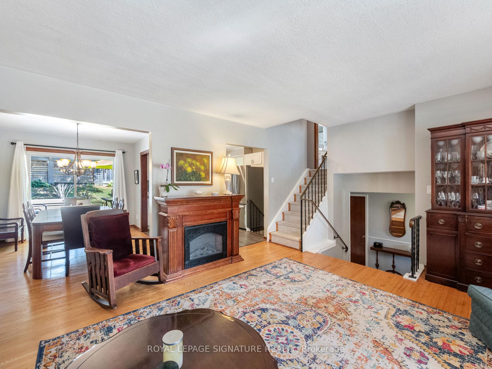 Photo 5 of 446 Bernhard Crescent, Oshawa, O'Neill — HOMEH