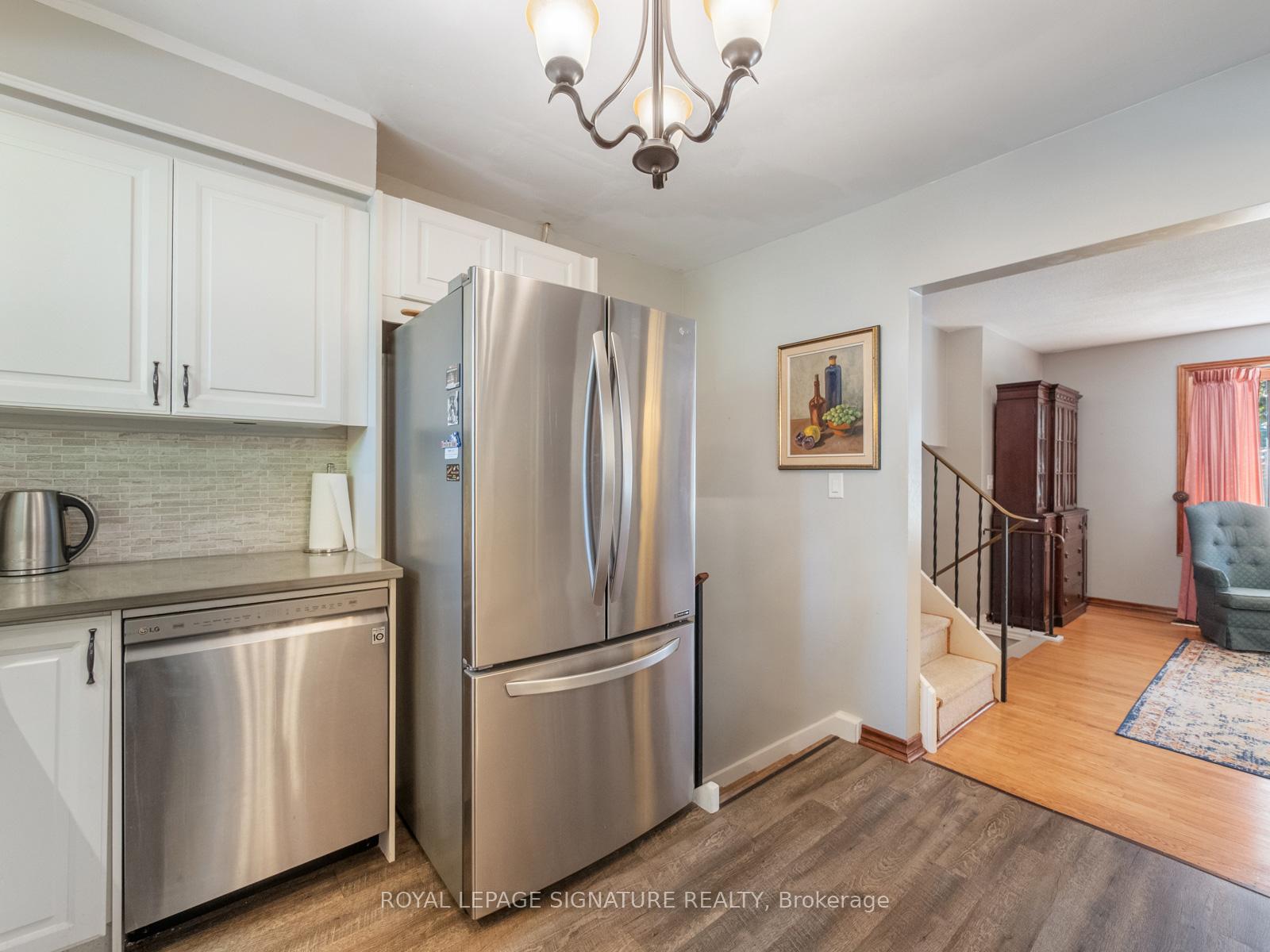 Photo 10 of 446 Bernhard Crescent, Oshawa, O'Neill — HOMEH