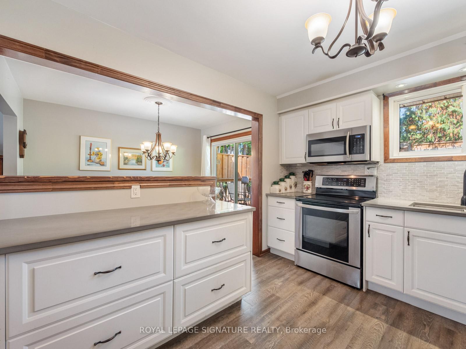 Photo 13 of 446 Bernhard Crescent, Oshawa, O'Neill — HOMEH