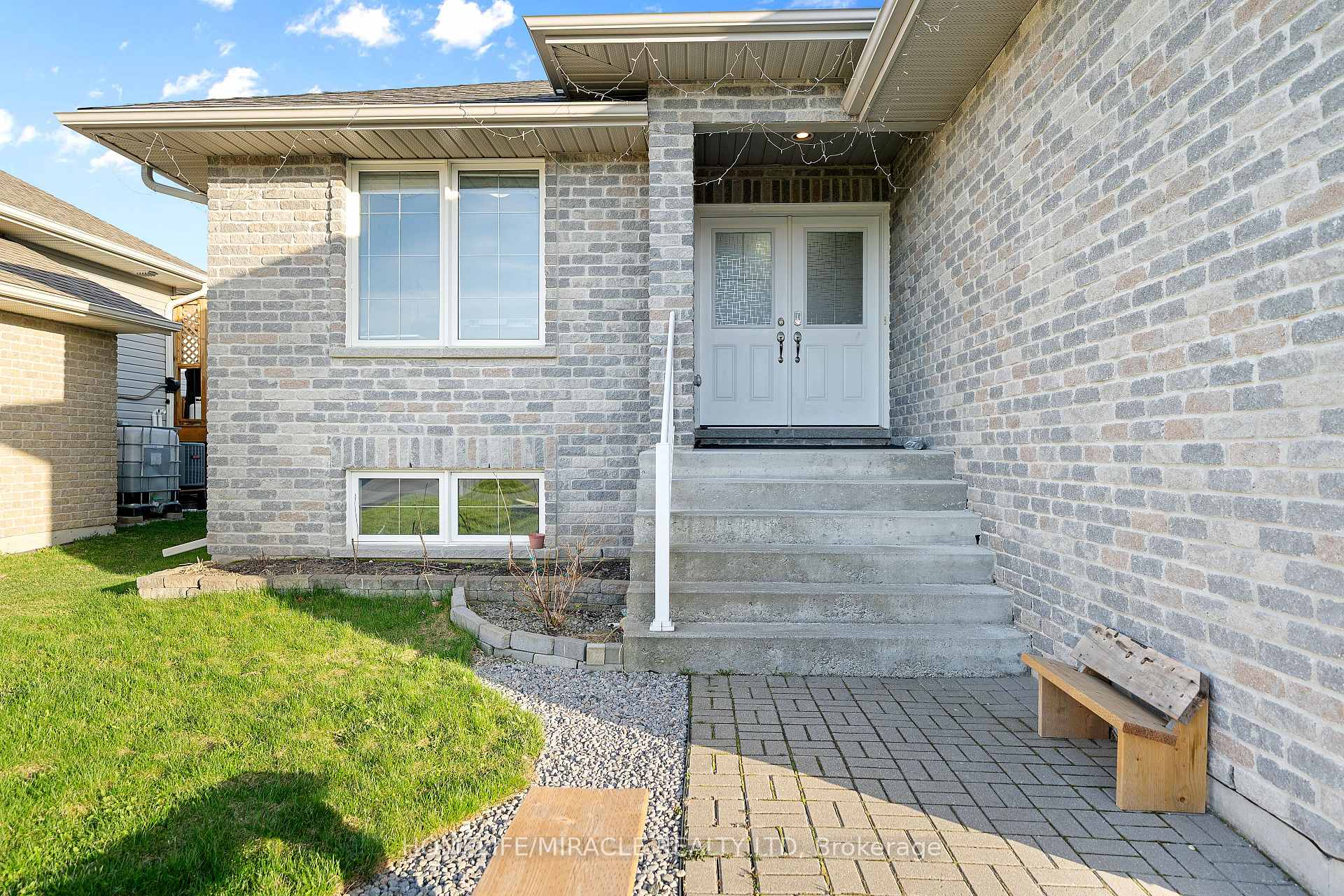 Photo 5 of 46 Freedom Crescent, Quinte West, Sidney Ward — HOMEH