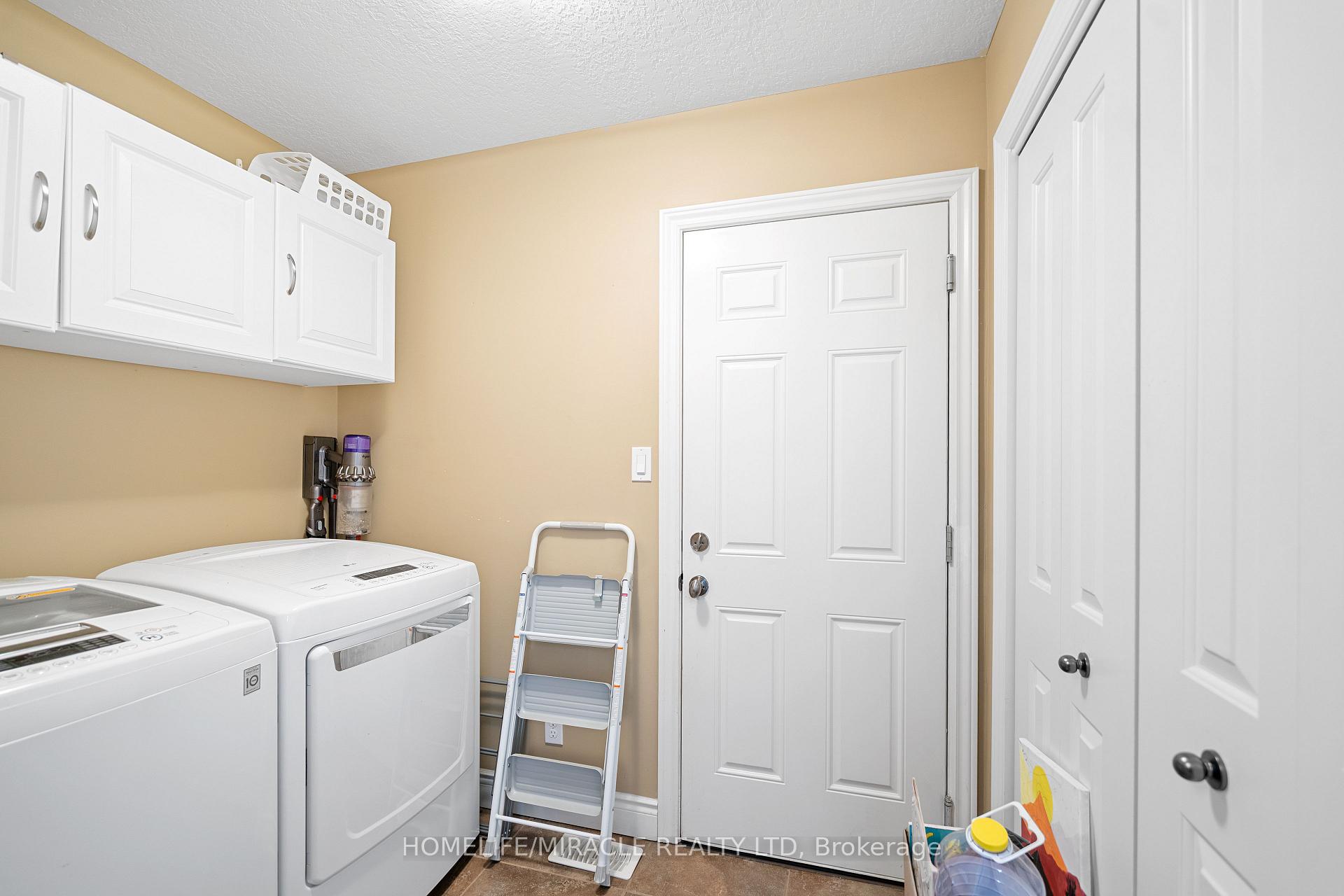 Photo 11 of 46 Freedom Crescent, Quinte West, Sidney Ward — HOMEH