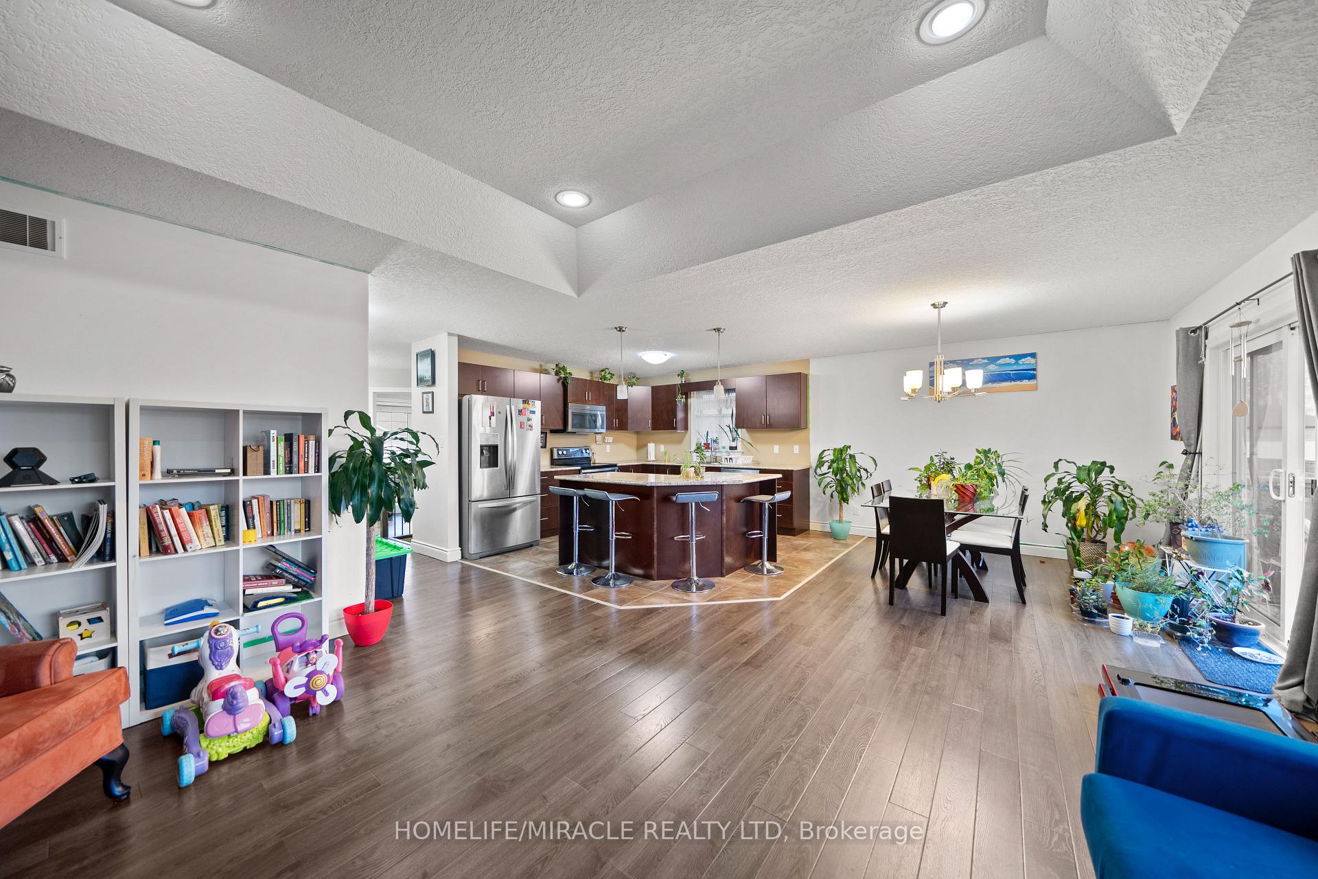 Photo 25 of 46 Freedom Crescent, Quinte West, Sidney Ward — HOMEH