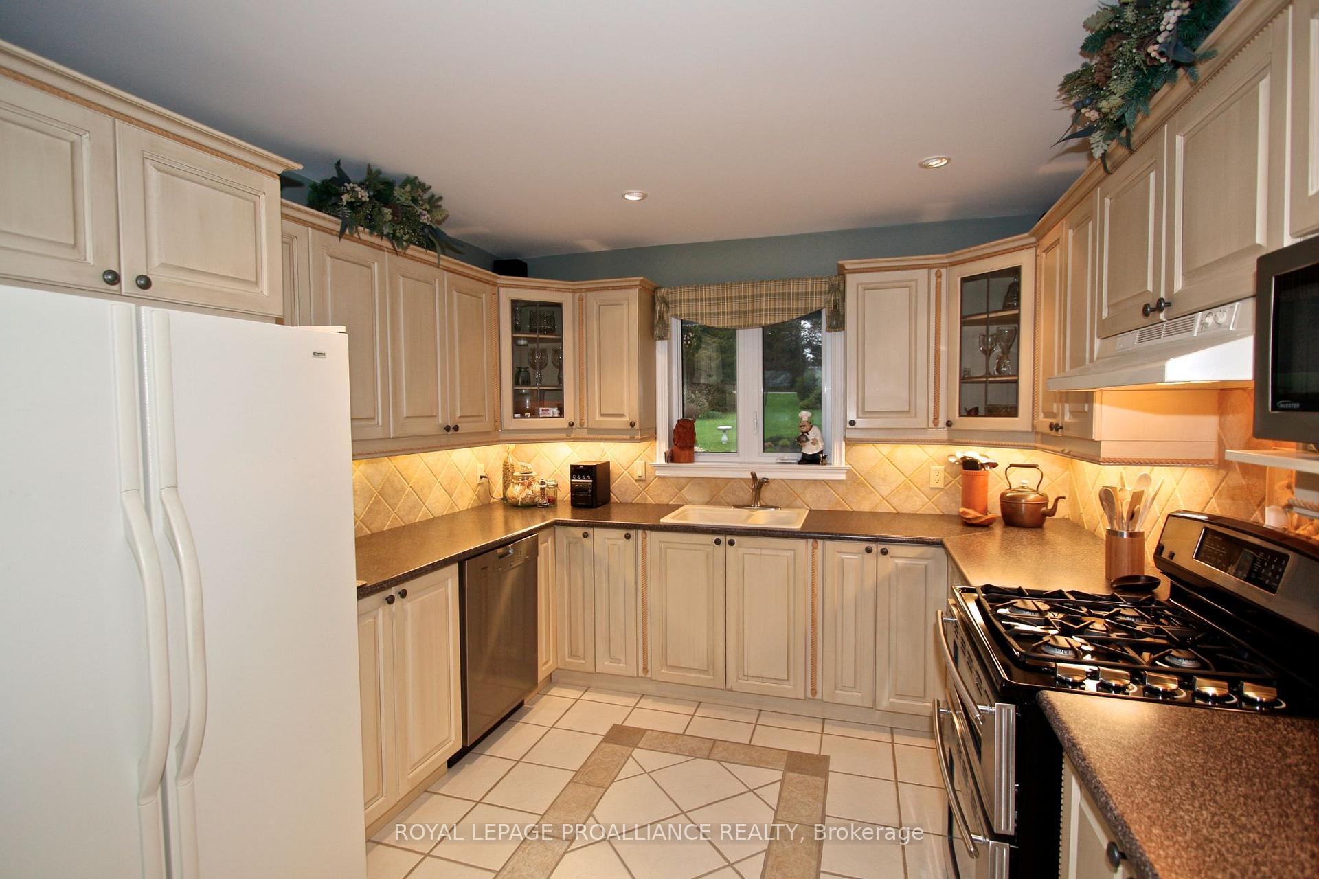 Photo 5 of 60 Island Road, Prince Edward County, Hallowell Ward — HOMEH