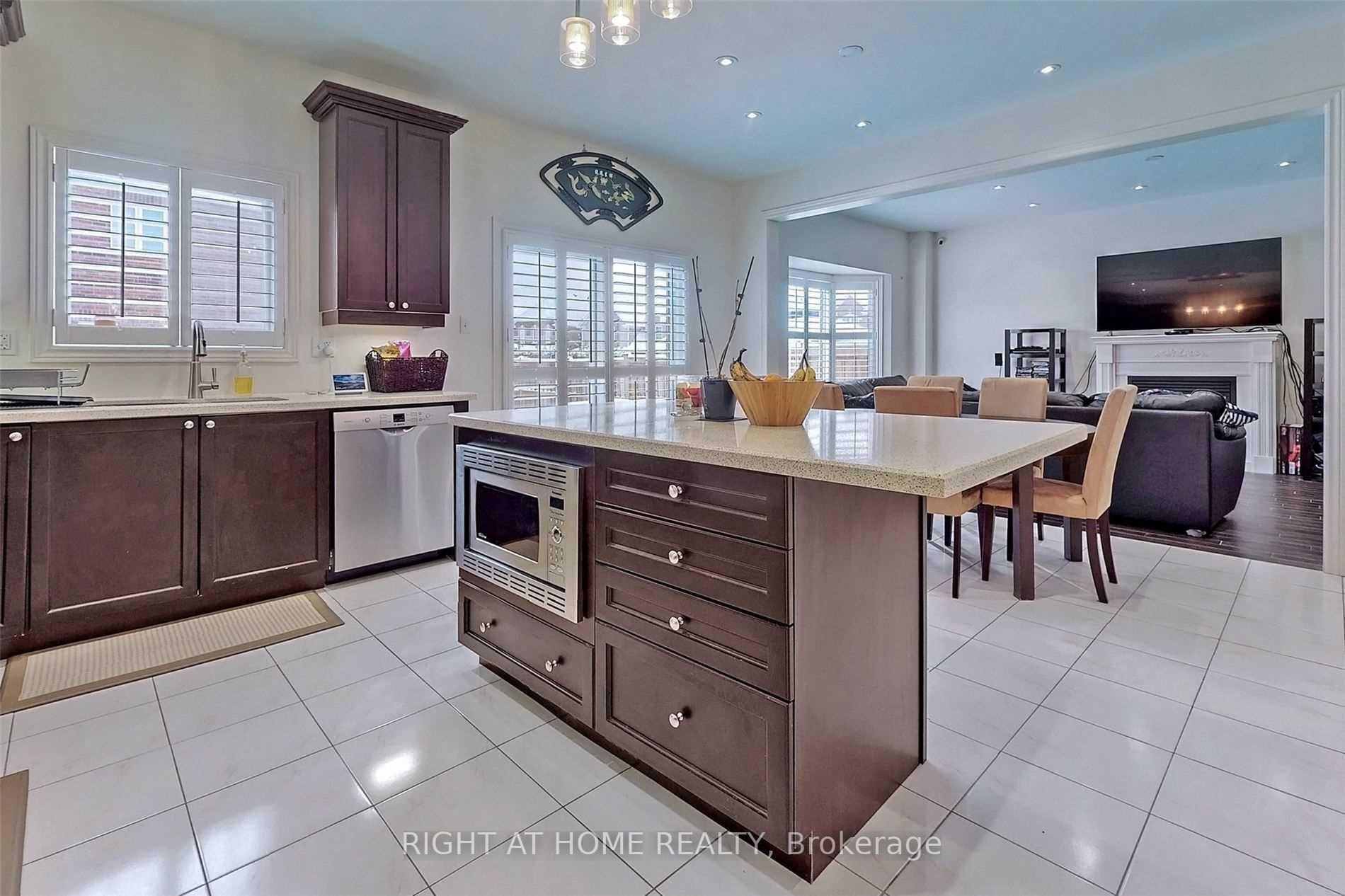 Photo 3 of 2032 Hunking Drive, Oshawa, Taunton — HOMEH