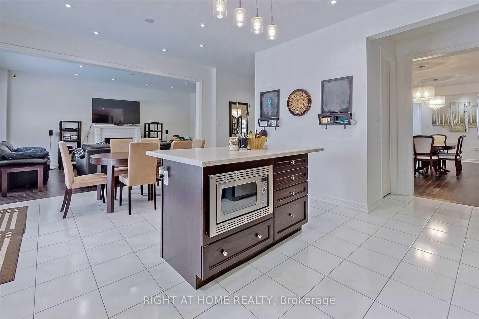 Photo 4 of 2032 Hunking Drive, Oshawa, Taunton — HOMEH
