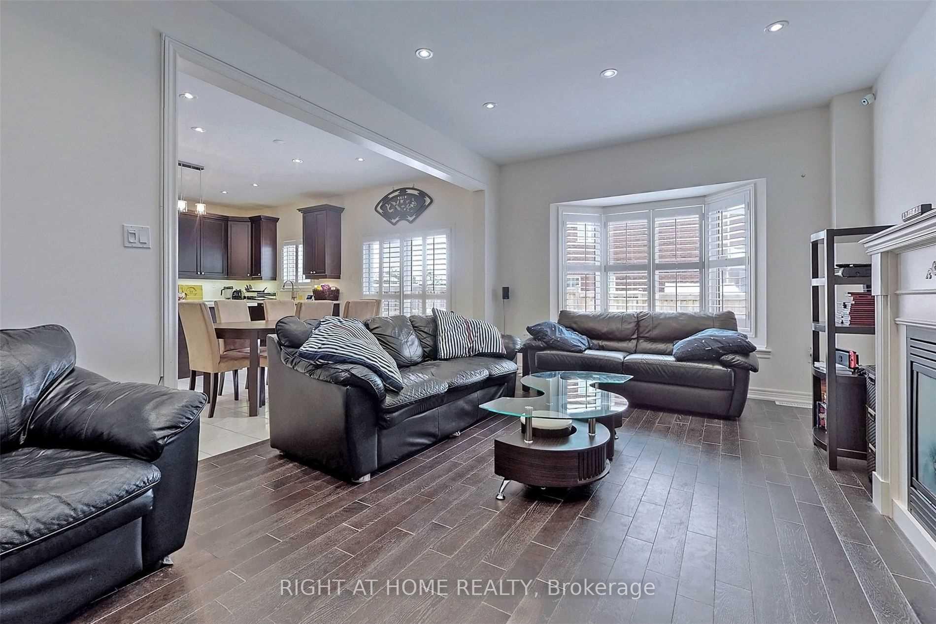 Photo 5 of 2032 Hunking Drive, Oshawa, Taunton — HOMEH