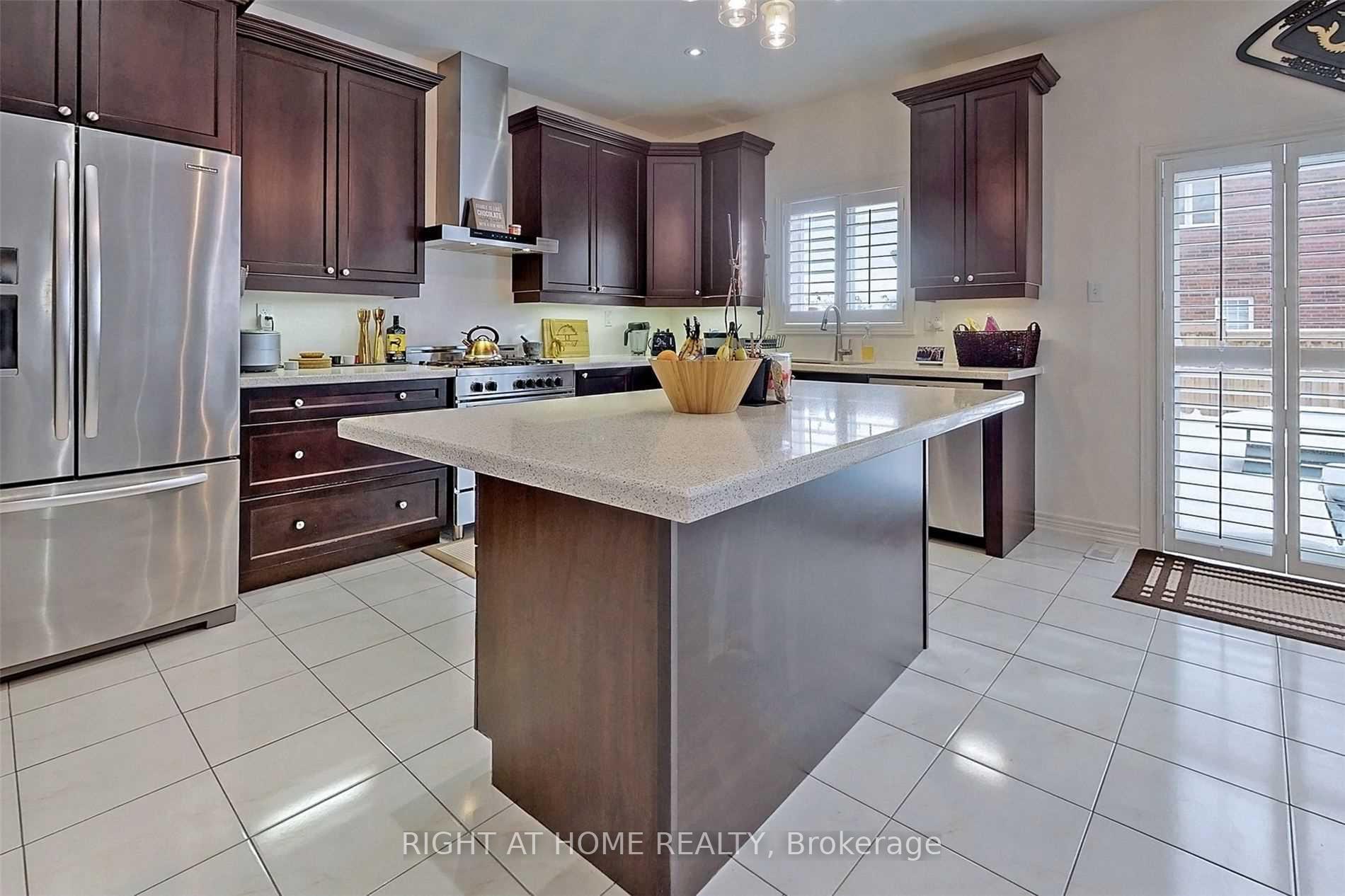 Photo 8 of 2032 Hunking Drive, Oshawa, Taunton — HOMEH