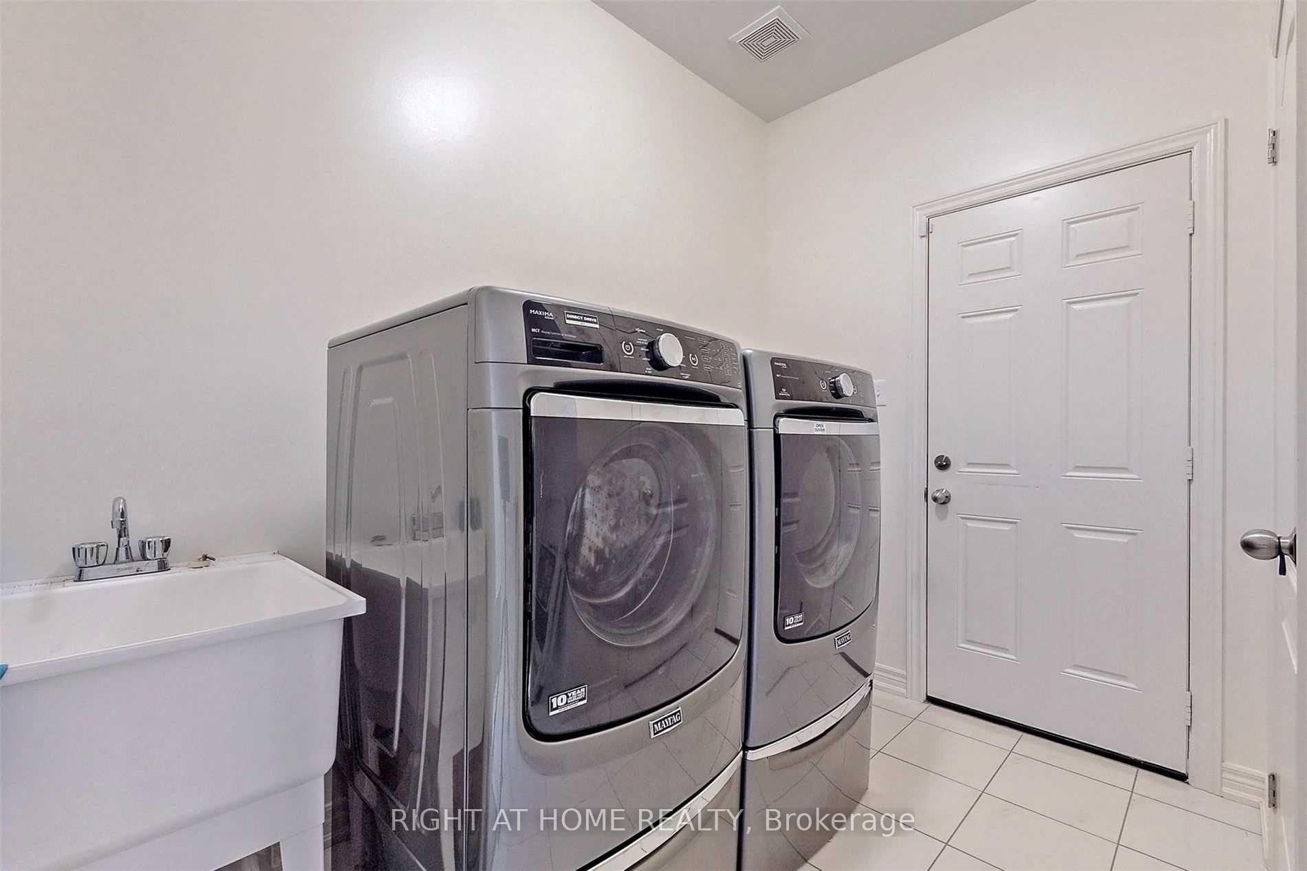 Photo 10 of 2032 Hunking Drive, Oshawa, Taunton — HOMEH
