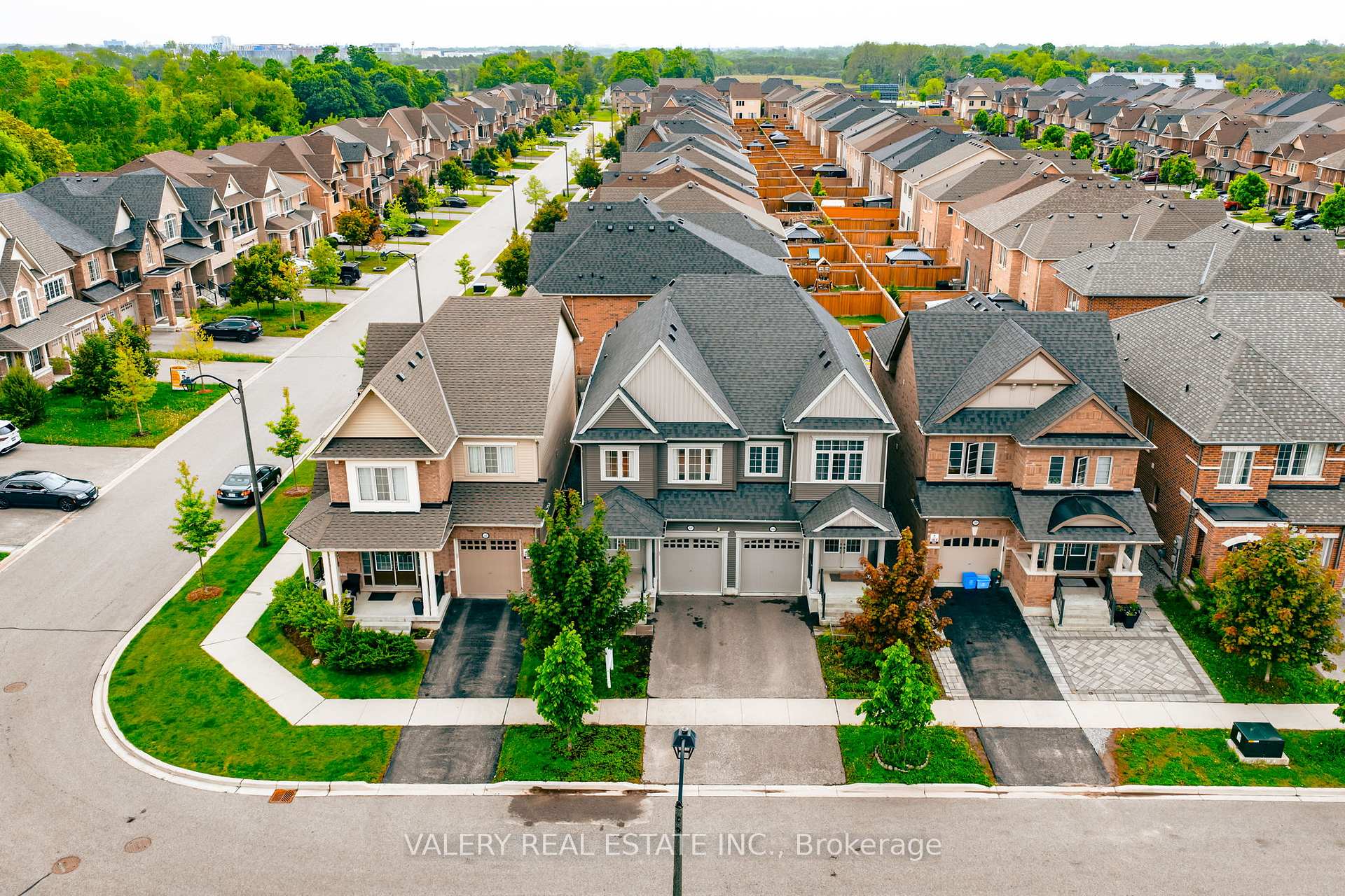 Front of 2442 Equestrian Crescent