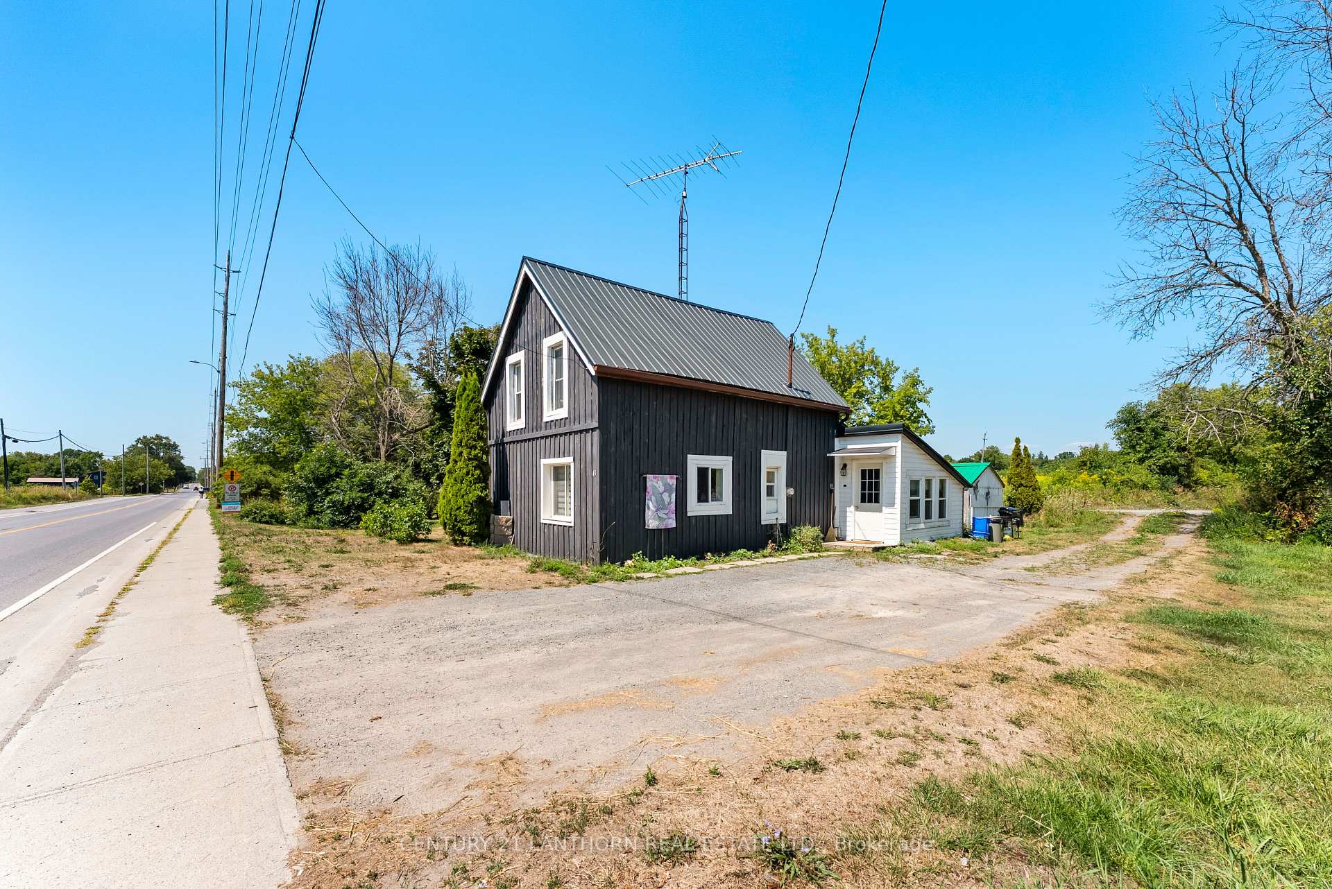 Photo 2 of 43 Stanley Street, Prince Edward County, Bloomfield Ward — HOMEH