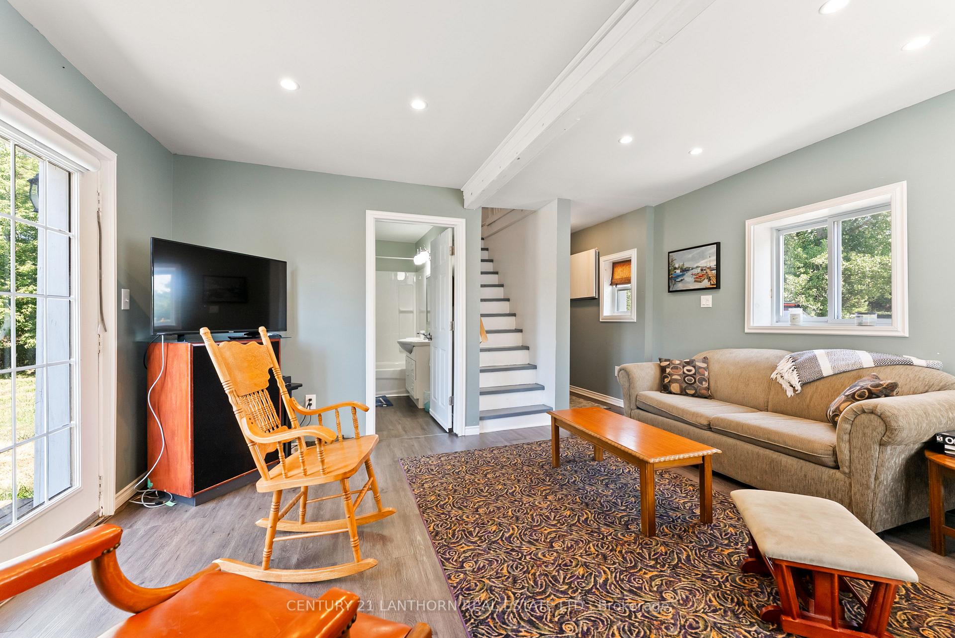 Photo 4 of 43 Stanley Street, Prince Edward County, Bloomfield Ward — HOMEH