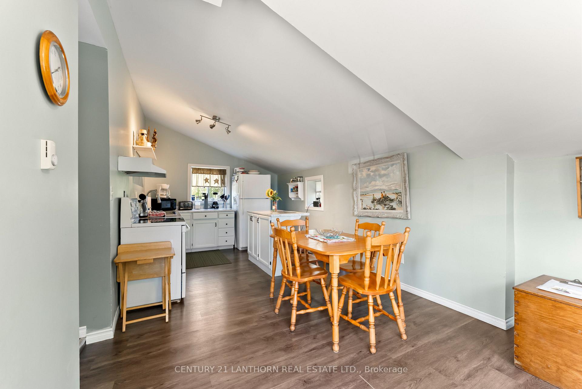 Photo 7 of 43 Stanley Street, Prince Edward County, Bloomfield Ward — HOMEH