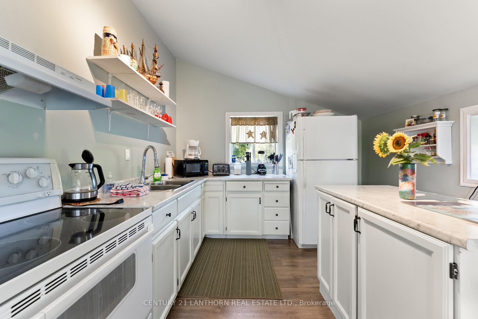Photo 8 of 43 Stanley Street, Prince Edward County, Bloomfield Ward — HOMEH