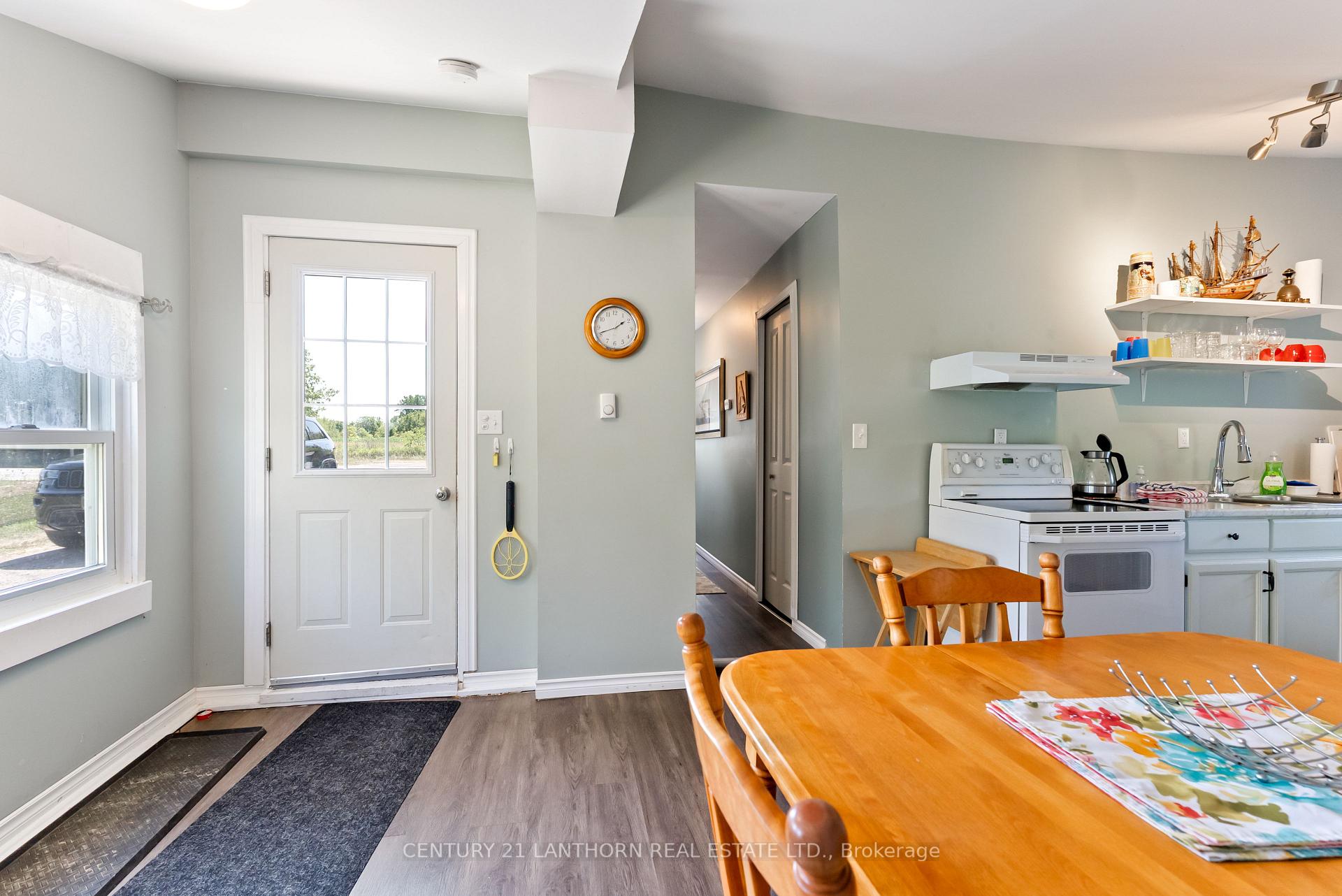 Photo 10 of 43 Stanley Street, Prince Edward County, Bloomfield Ward — HOMEH