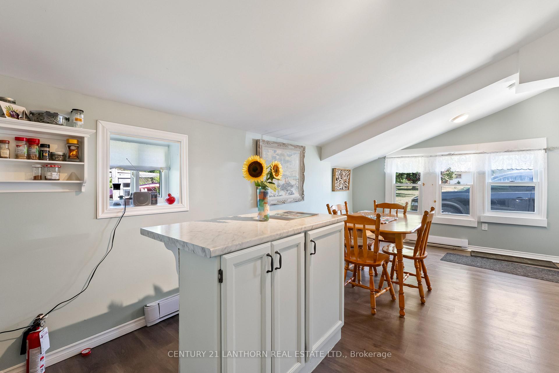 Photo 11 of 43 Stanley Street, Prince Edward County, Bloomfield Ward — HOMEH