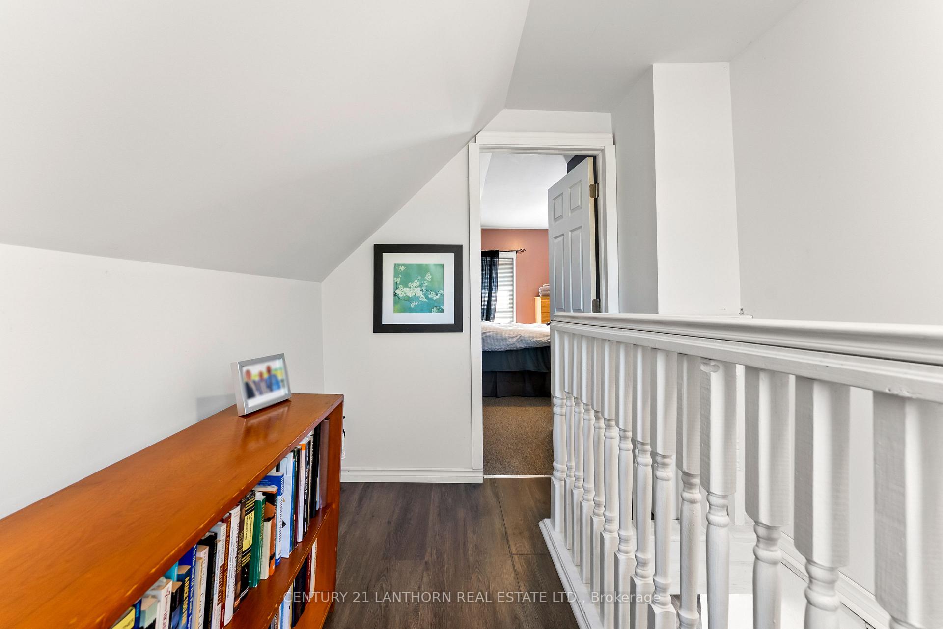 Photo 12 of 43 Stanley Street, Prince Edward County, Bloomfield Ward — HOMEH