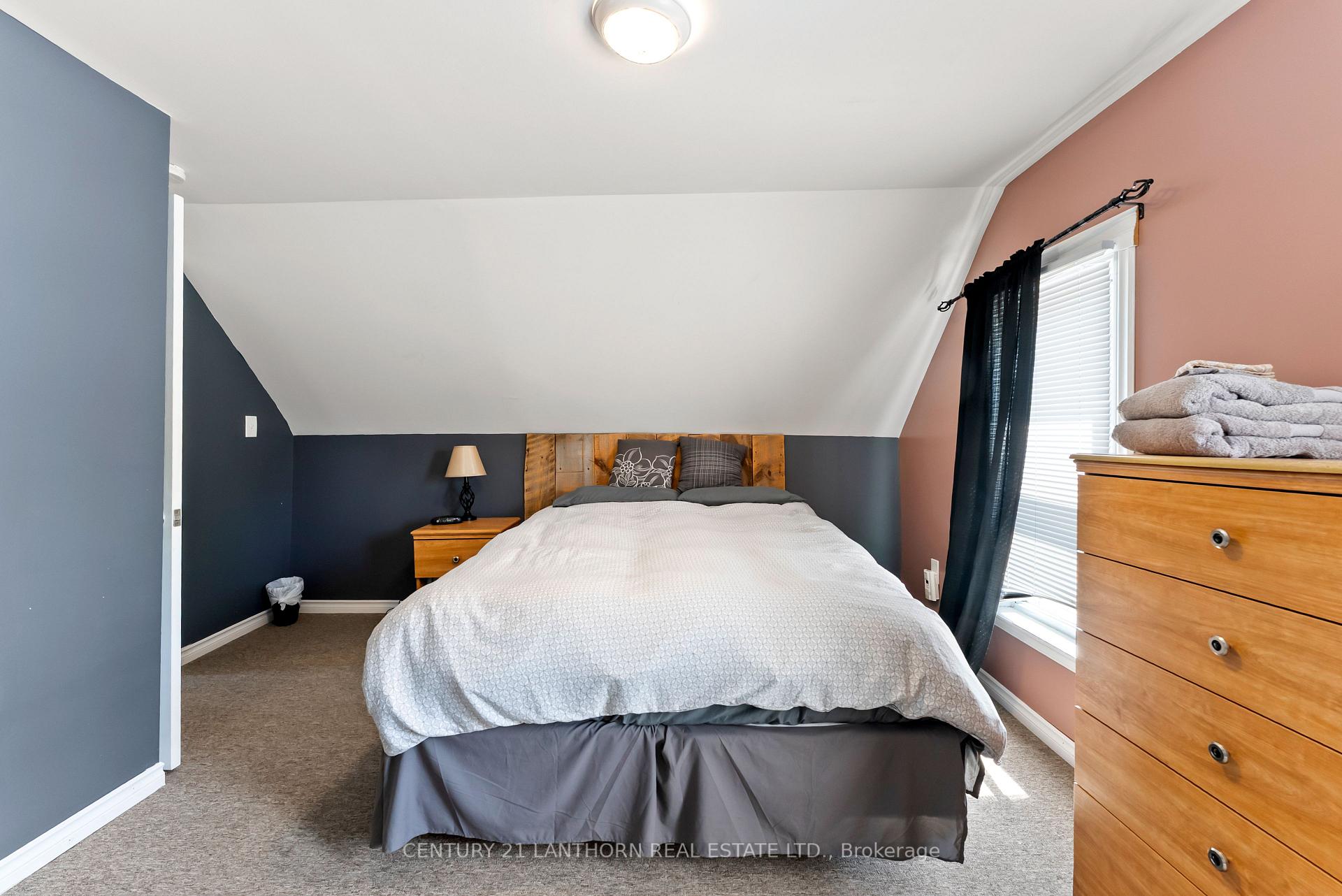 Photo 14 of 43 Stanley Street, Prince Edward County, Bloomfield Ward — HOMEH