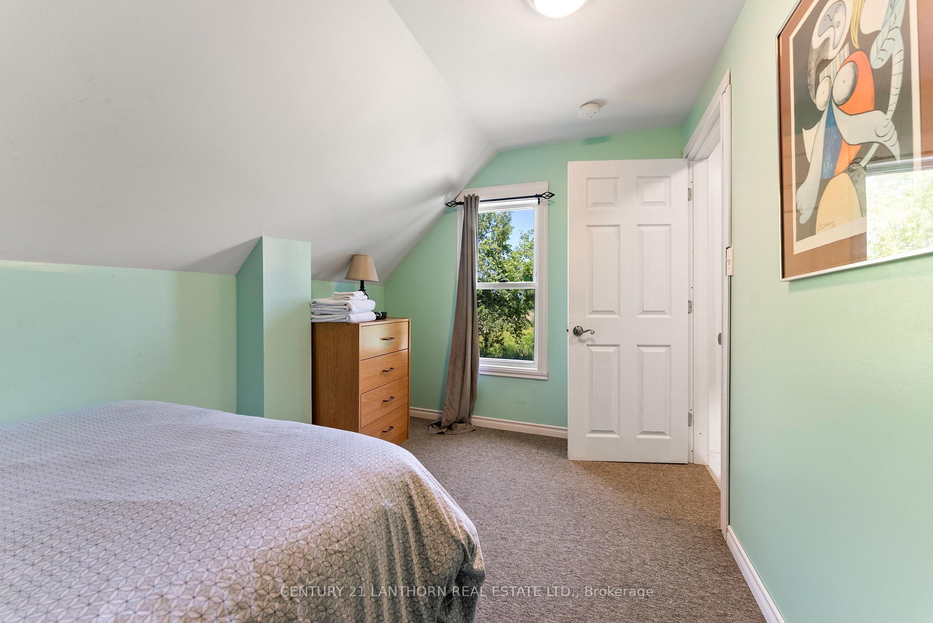 Photo 17 of 43 Stanley Street, Prince Edward County, Bloomfield Ward — HOMEH