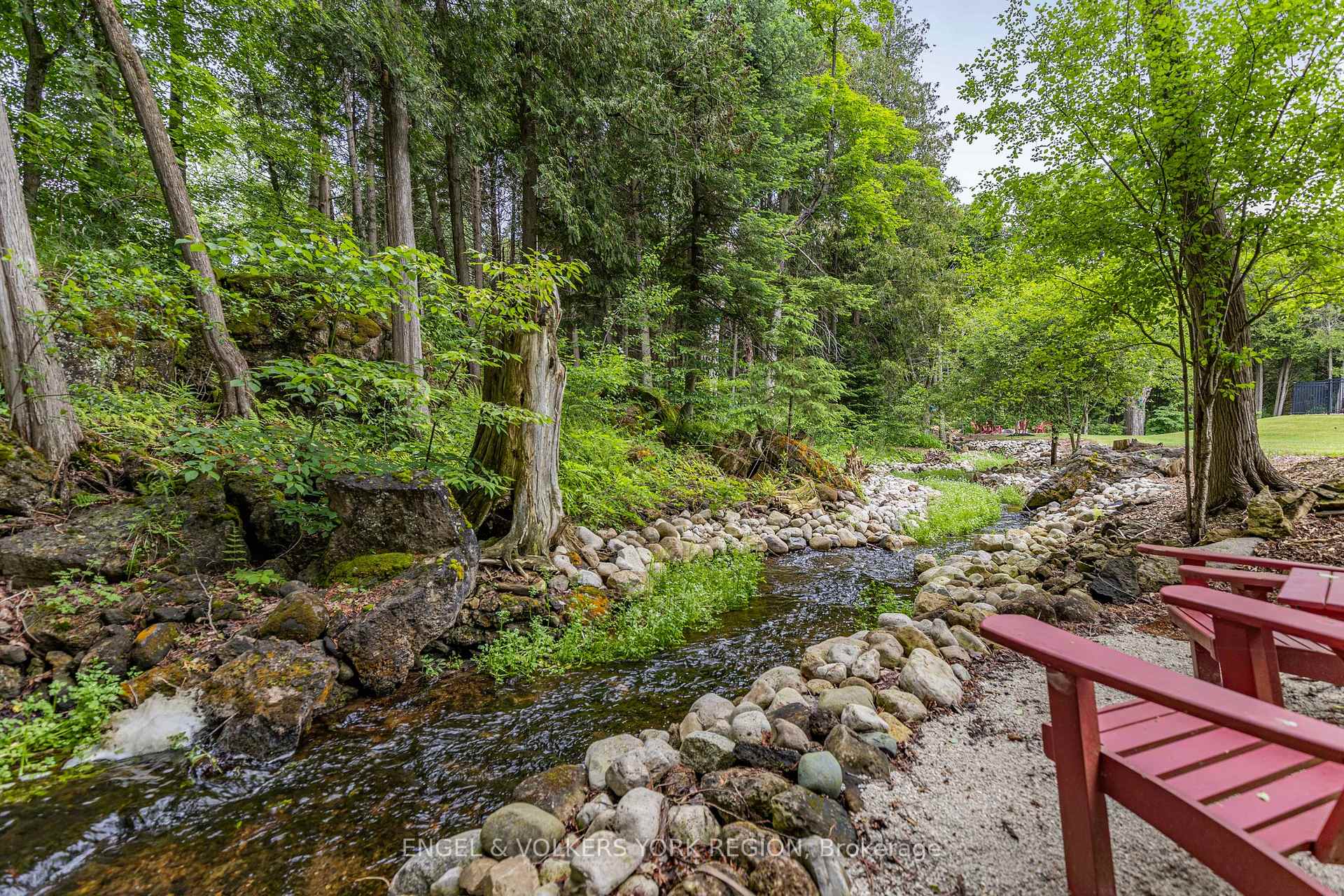 Photo 6 of 5175 Pineridge Drive, Milton, Rural Nassagaweya — HOMEH