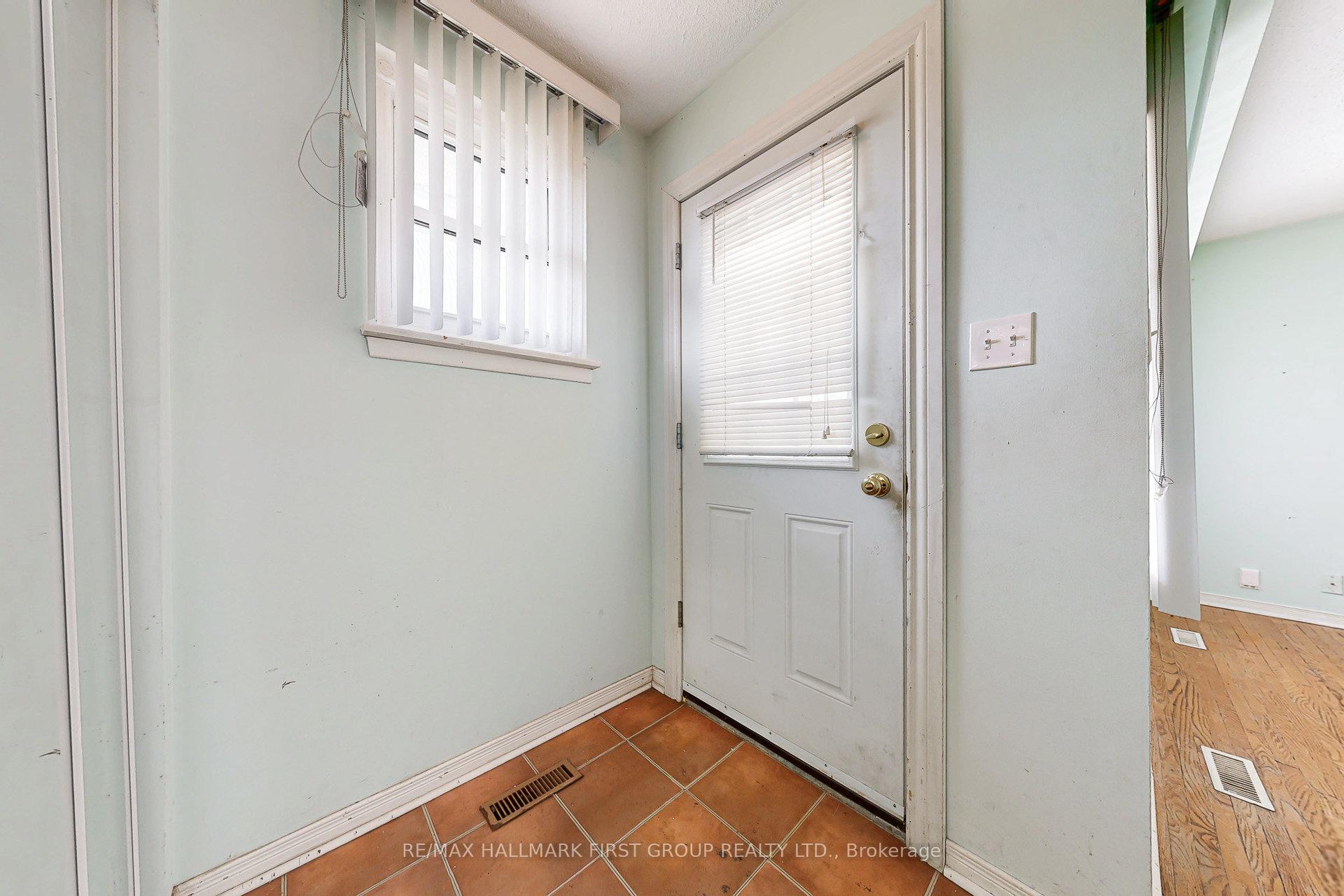 Photo 4 of 1119 Valley Court, Oshawa, Lakeview — HOMEH