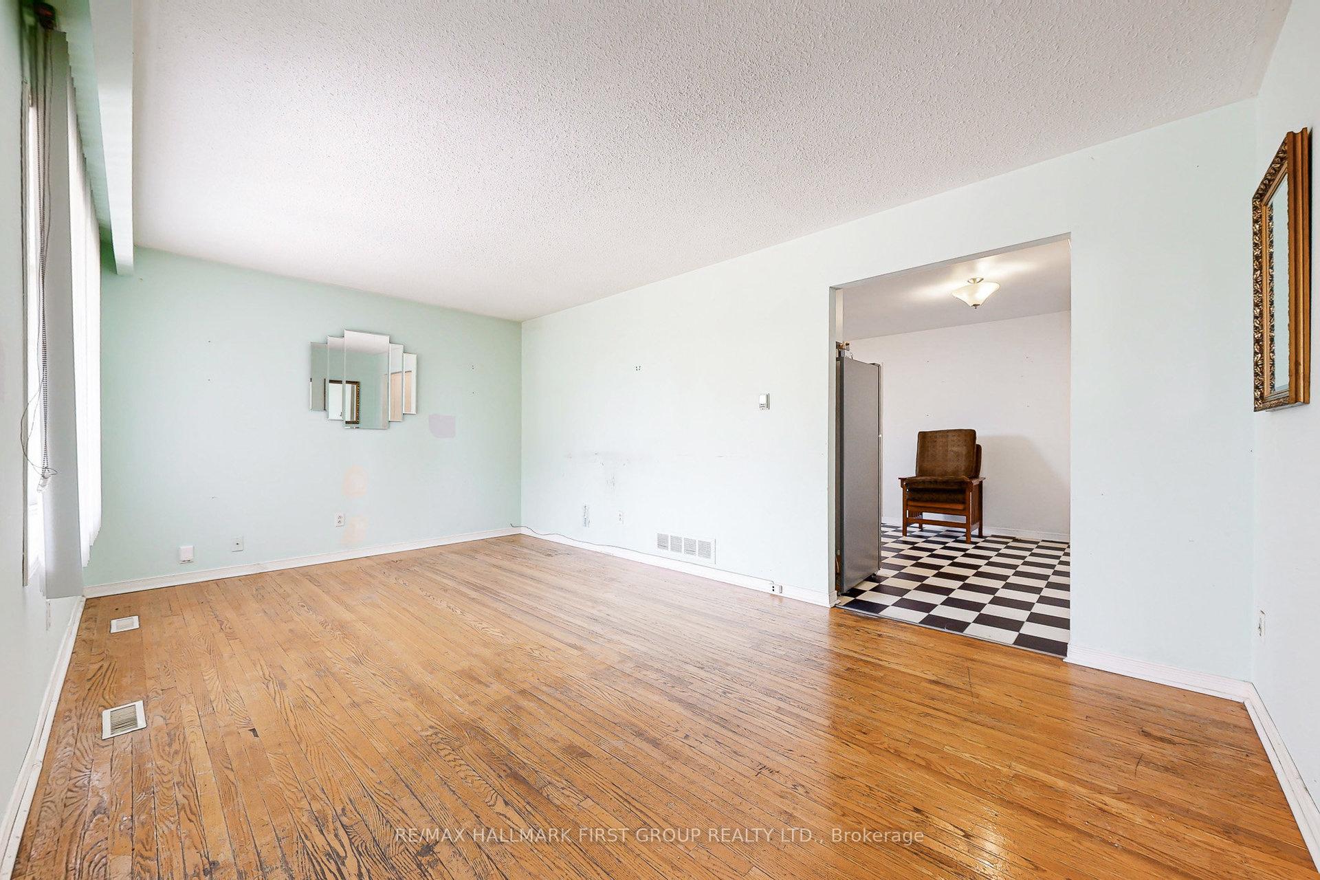 Photo 5 of 1119 Valley Court, Oshawa, Lakeview — HOMEH