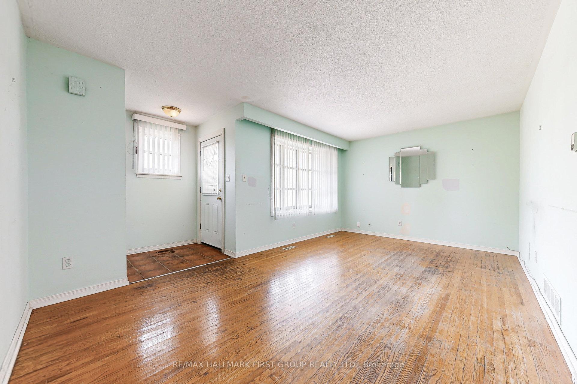 Photo 6 of 1119 Valley Court, Oshawa, Lakeview — HOMEH
