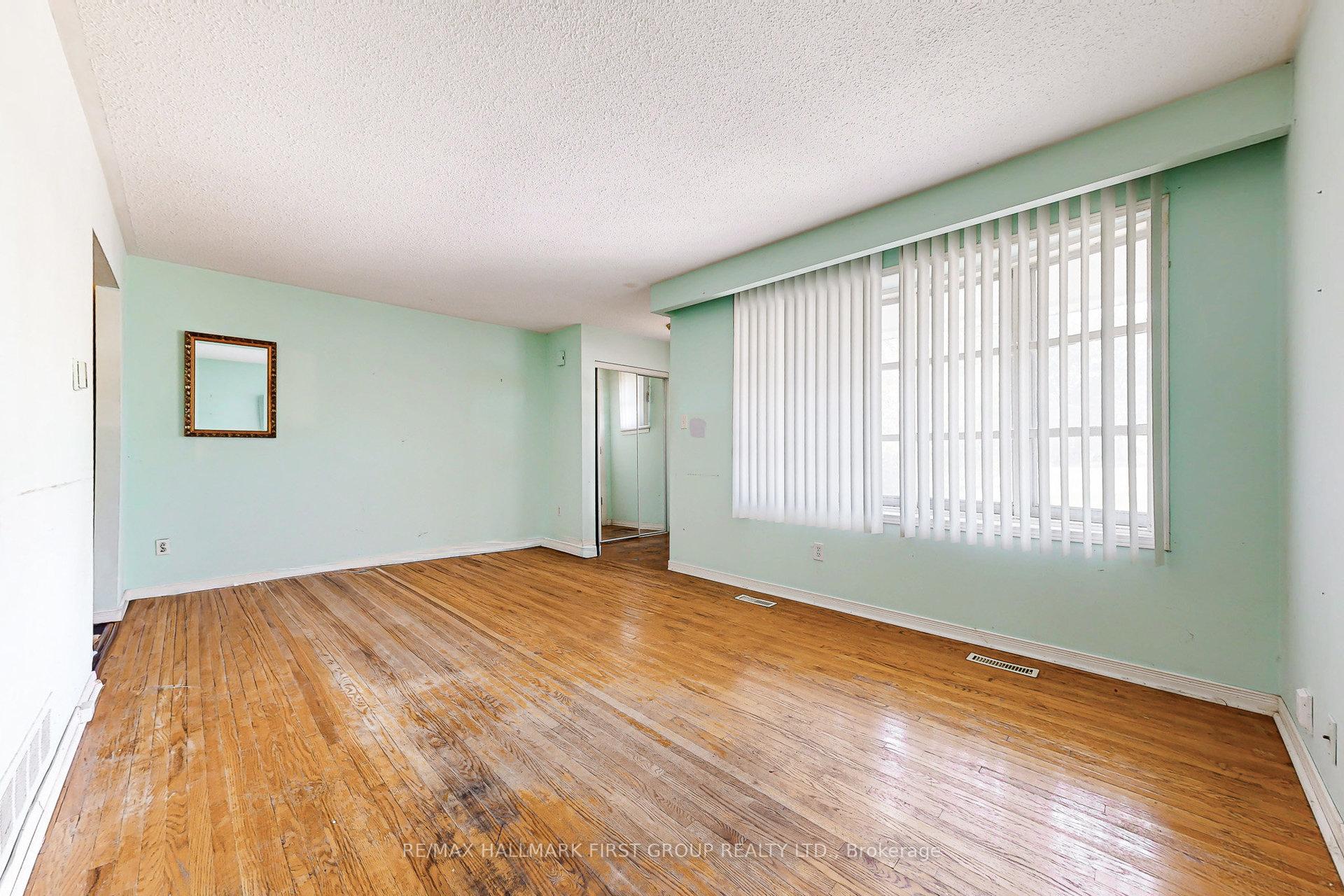 Photo 7 of 1119 Valley Court, Oshawa, Lakeview — HOMEH
