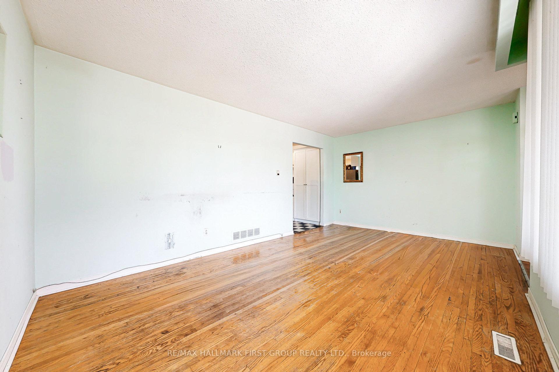 Photo 8 of 1119 Valley Court, Oshawa, Lakeview — HOMEH