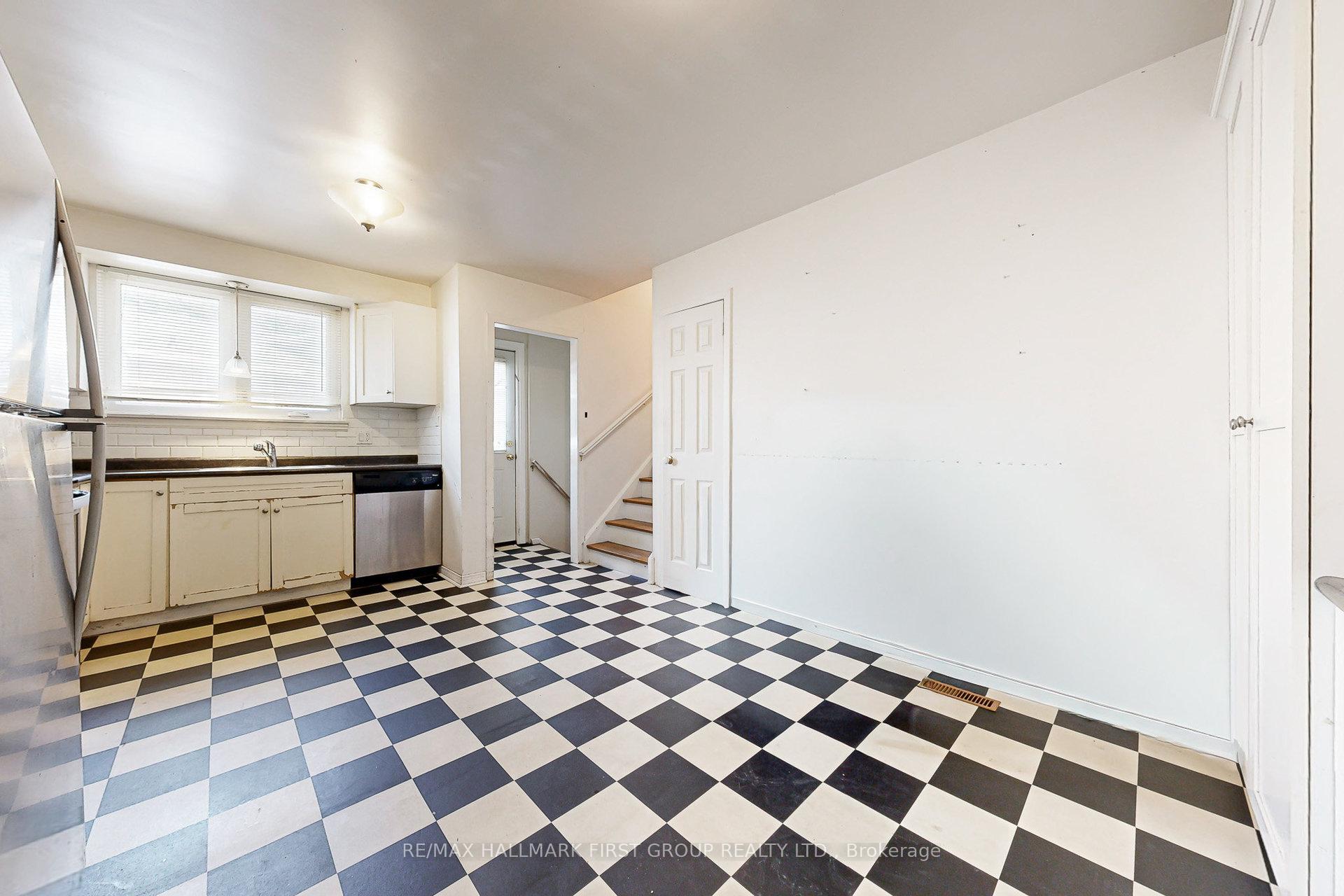 Photo 9 of 1119 Valley Court, Oshawa, Lakeview — HOMEH