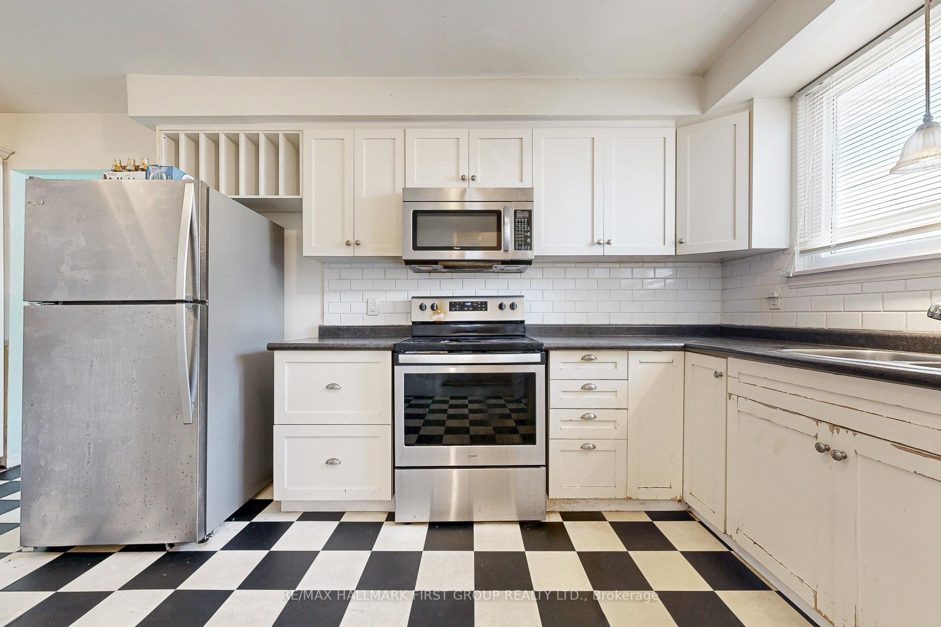 Photo 11 of 1119 Valley Court, Oshawa, Lakeview — HOMEH