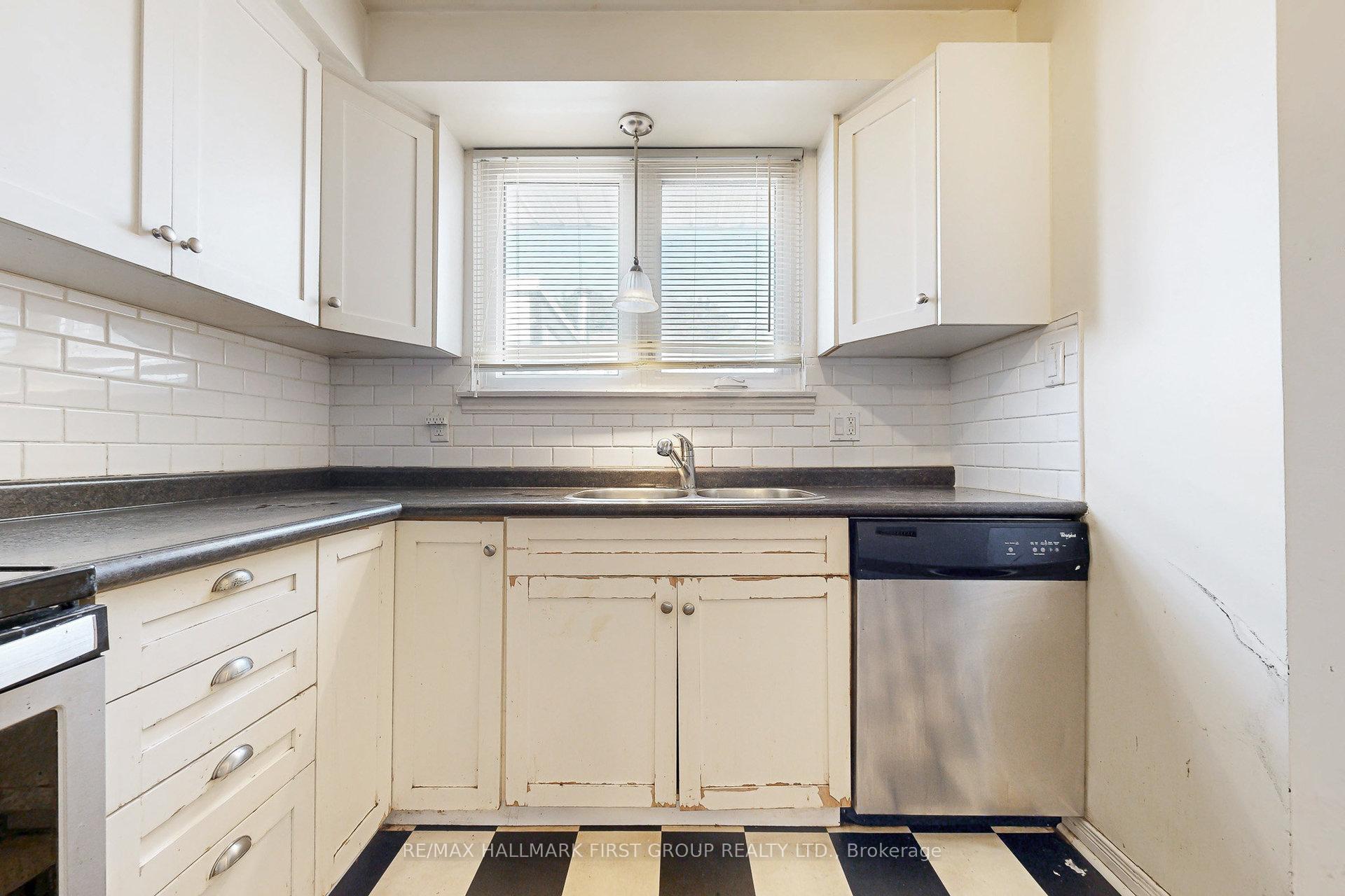 Photo 12 of 1119 Valley Court, Oshawa, Lakeview — HOMEH