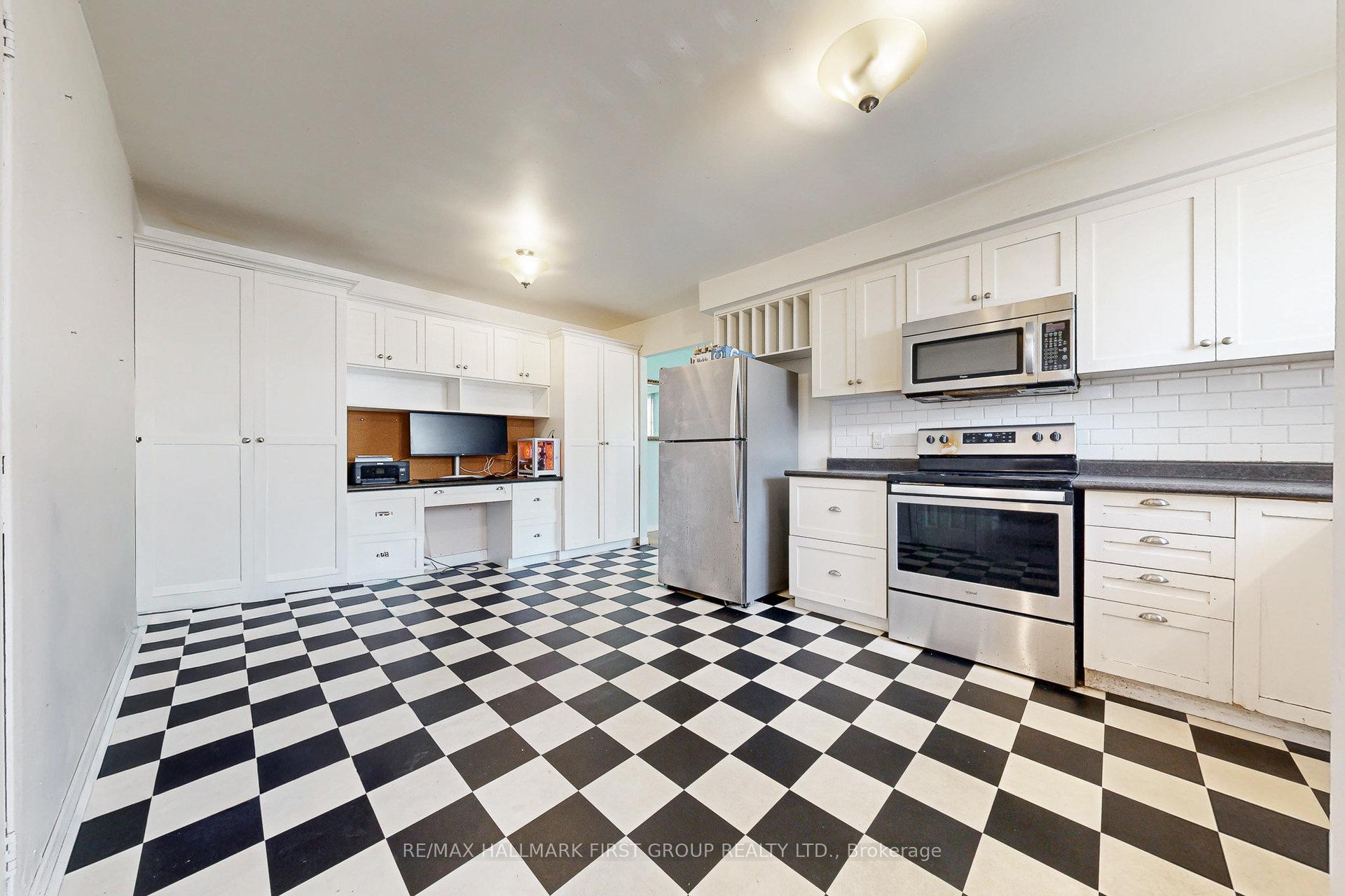 Photo 13 of 1119 Valley Court, Oshawa, Lakeview — HOMEH