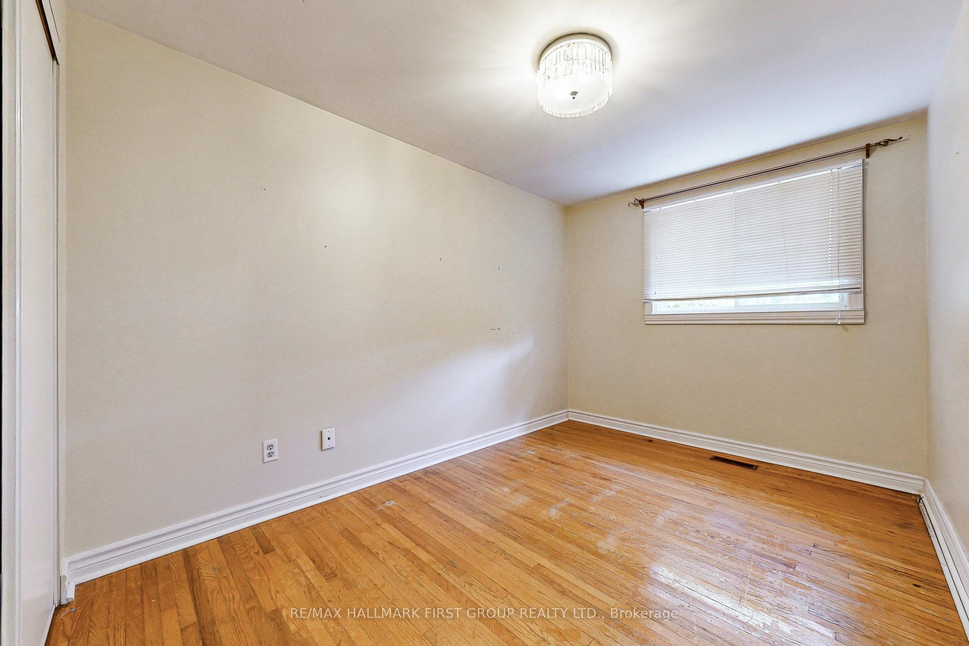 Photo 16 of 1119 Valley Court, Oshawa, Lakeview — HOMEH