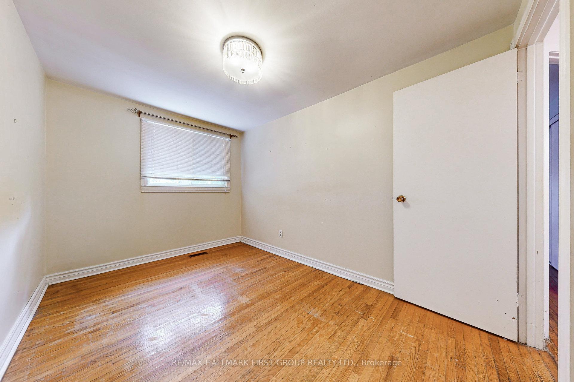 Photo 17 of 1119 Valley Court, Oshawa, Lakeview — HOMEH