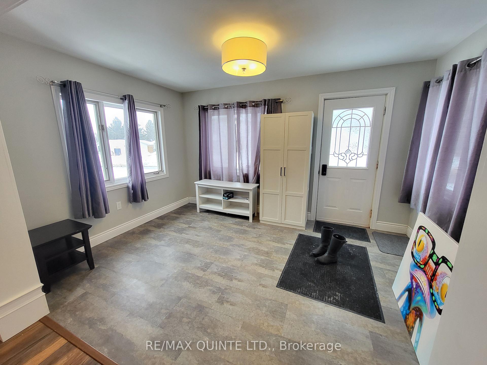 Photo 2 of Unit Upper Unit, 12 Lake Street, Prince Edward County, Picton Ward — HOMEH