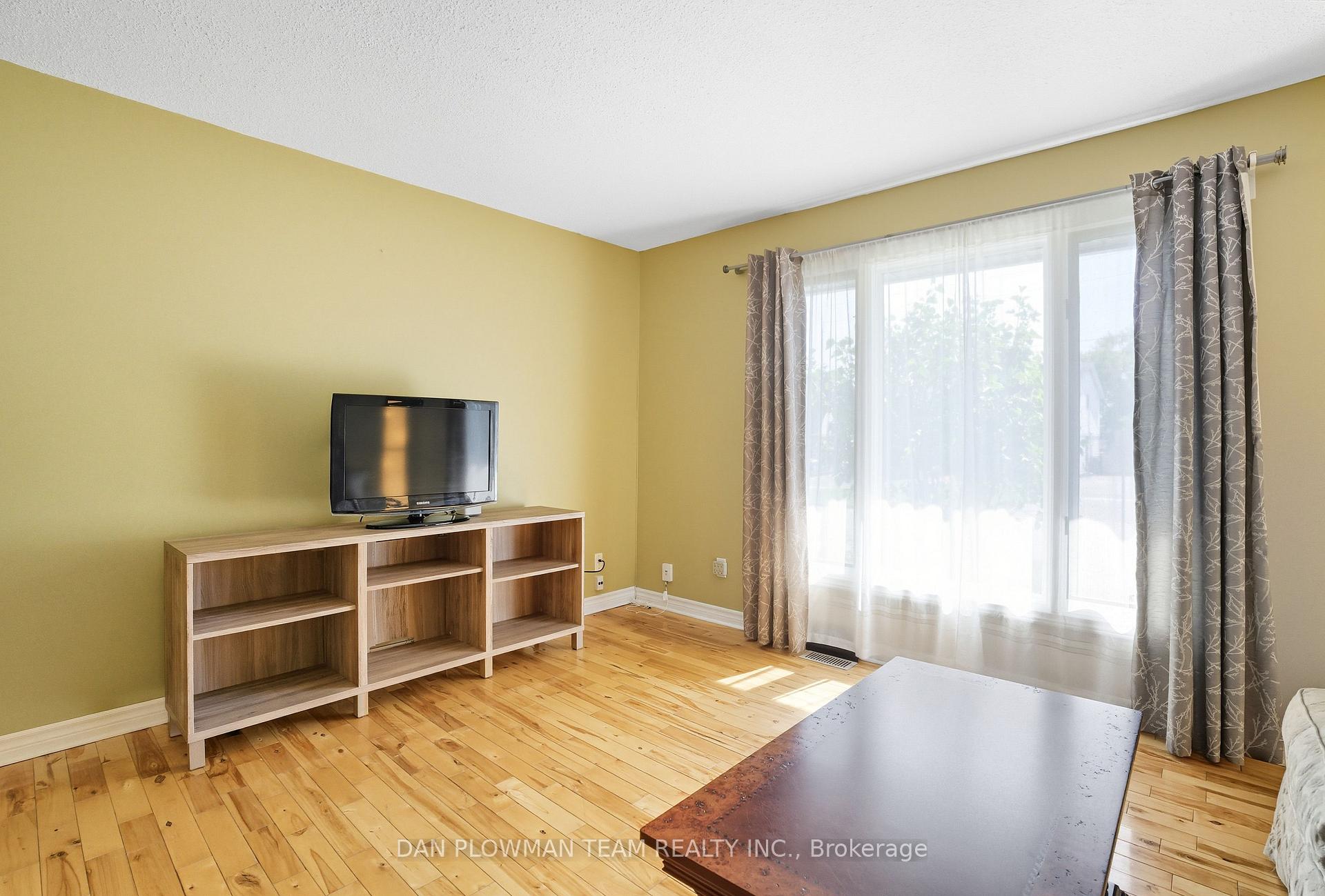 Photo 3 of 296 Phillip Murray Avenue, Oshawa, Lakeview — HOMEH