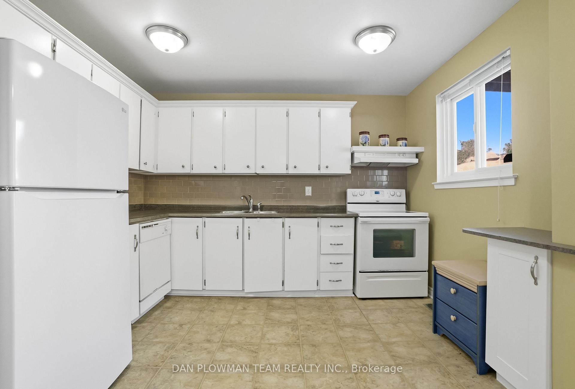 Photo 7 of 296 Phillip Murray Avenue, Oshawa, Lakeview — HOMEH
