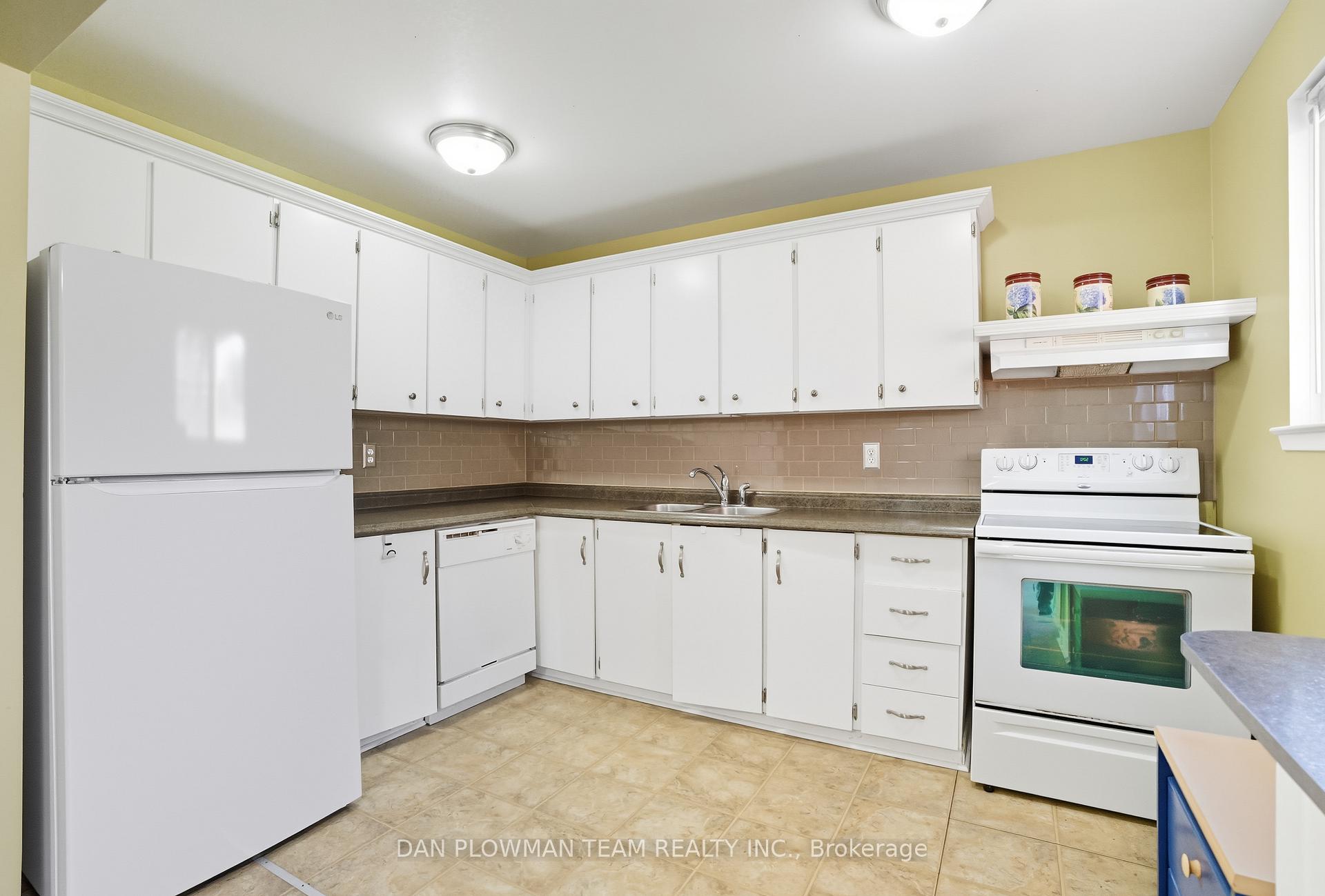Photo 8 of 296 Phillip Murray Avenue, Oshawa, Lakeview — HOMEH
