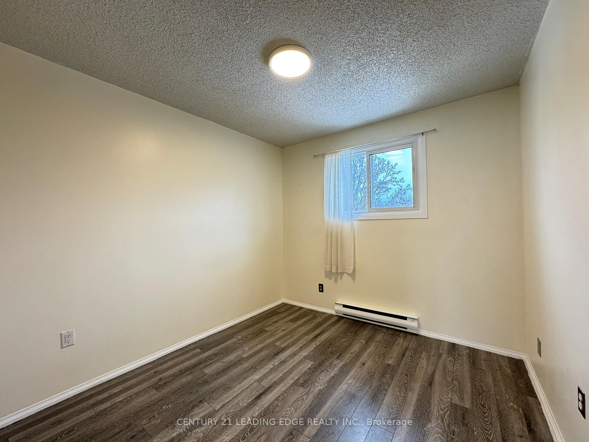 Photo 5 of Unit Upper, 29 Wellington Avenue E, Oshawa, Farewell — HOMEH