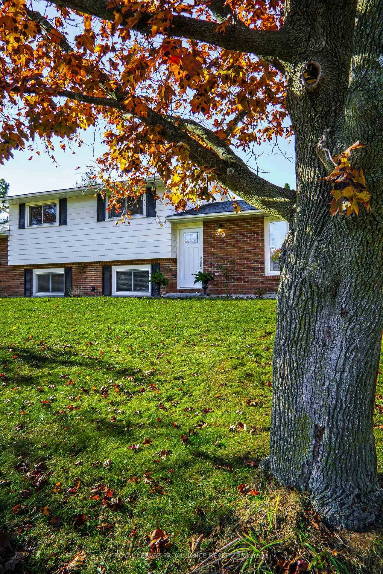 Photo 2 of 39 Parkview Heights, Quinte West, Trenton Ward — HOMEH
