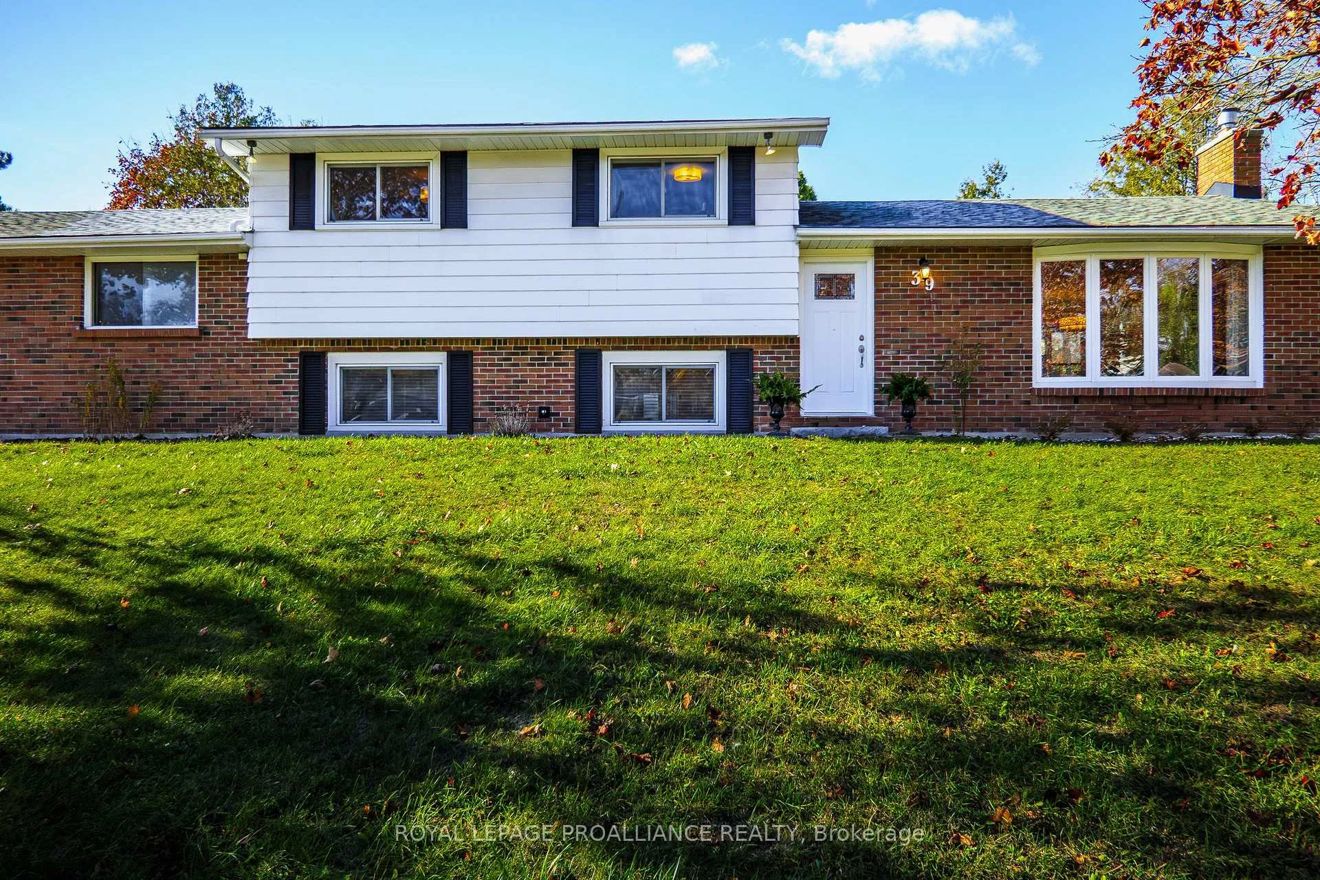Photo 3 of 39 Parkview Heights, Quinte West, Trenton Ward — HOMEH