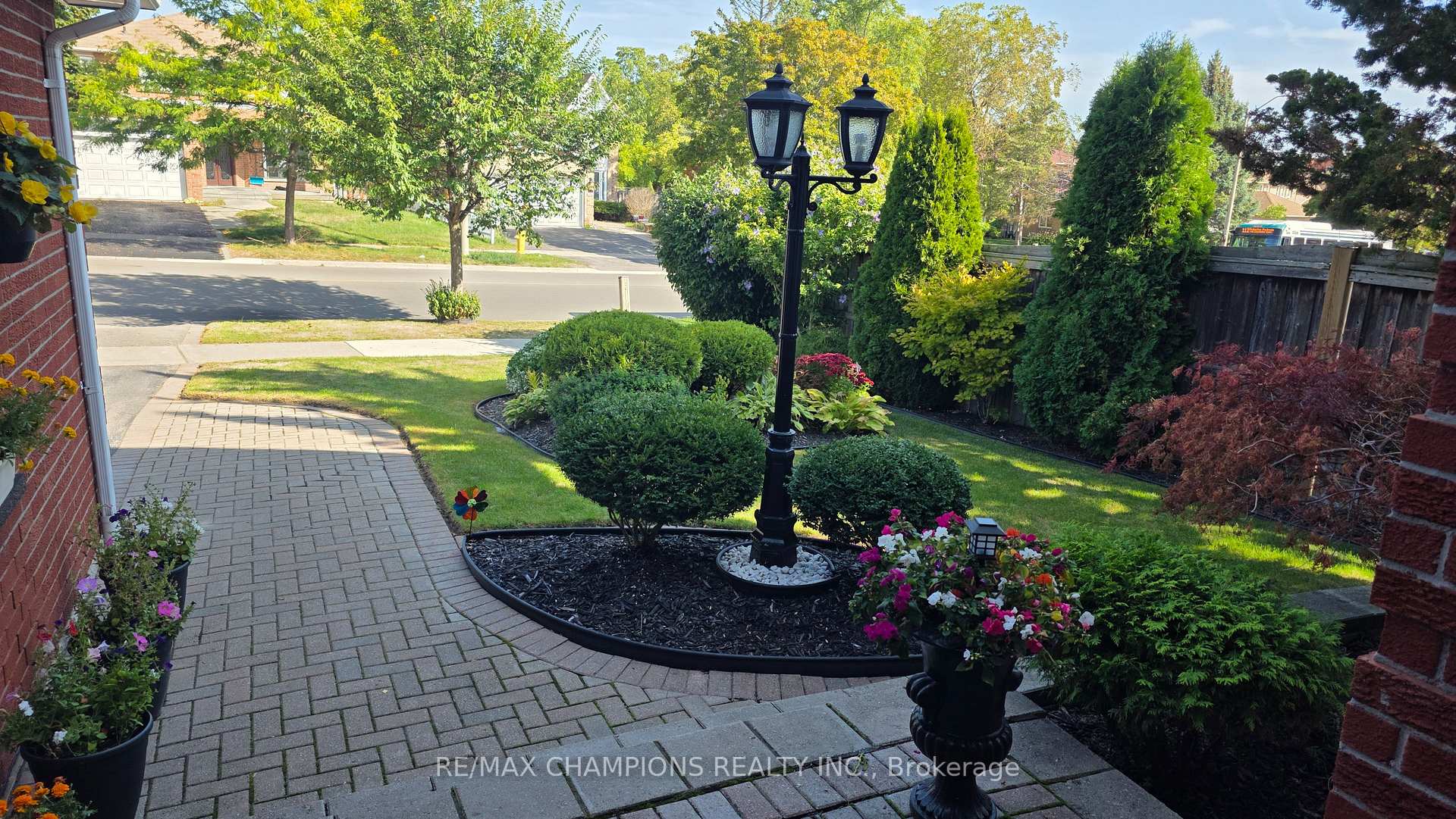 Photo 2 of 1685 Dellbrook Avenue, Pickering, Brock Ridge — HOMEH