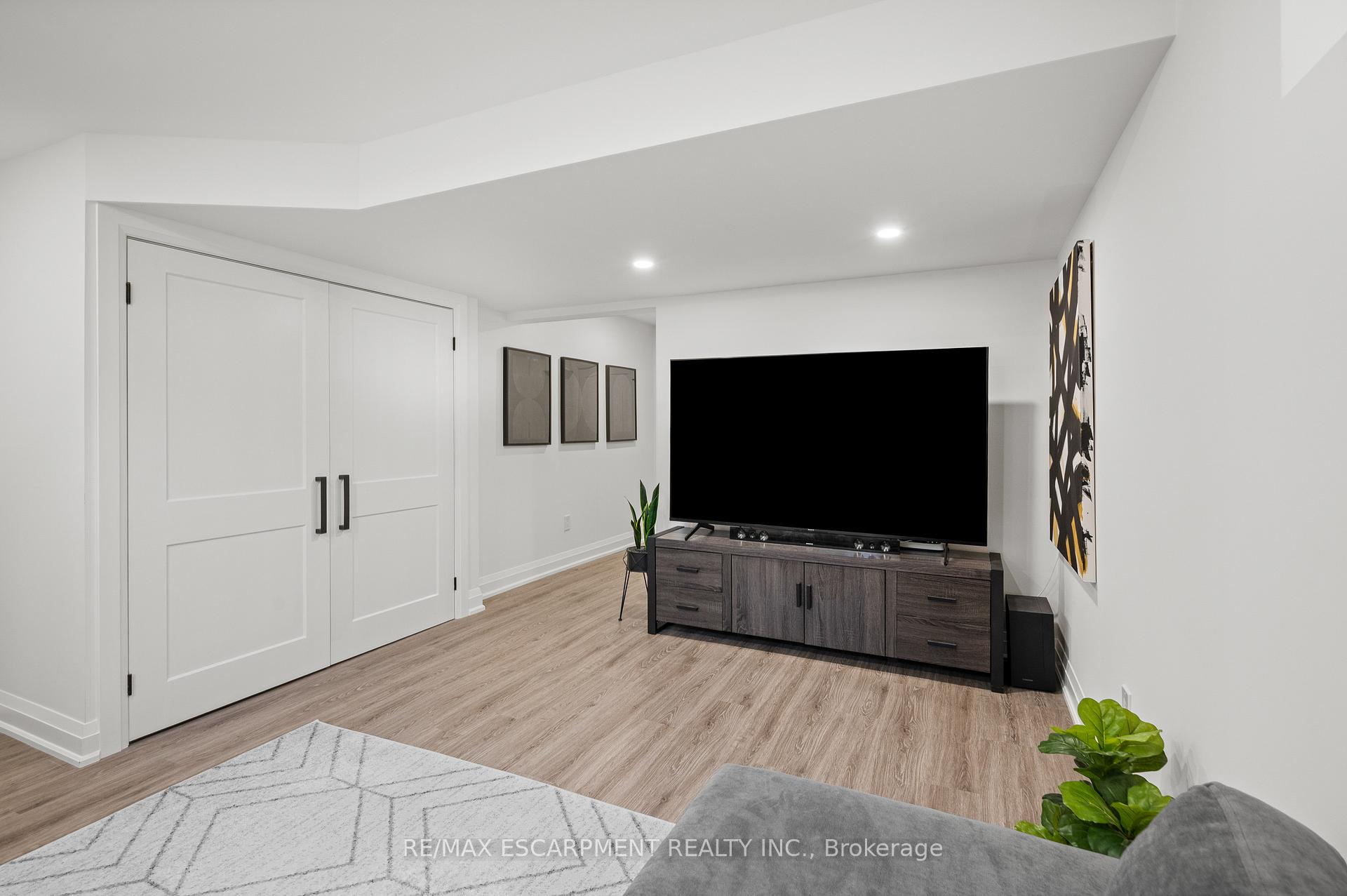 Photo 32 of 295 Ruhl Drive, Milton, Willmott — HOMEH