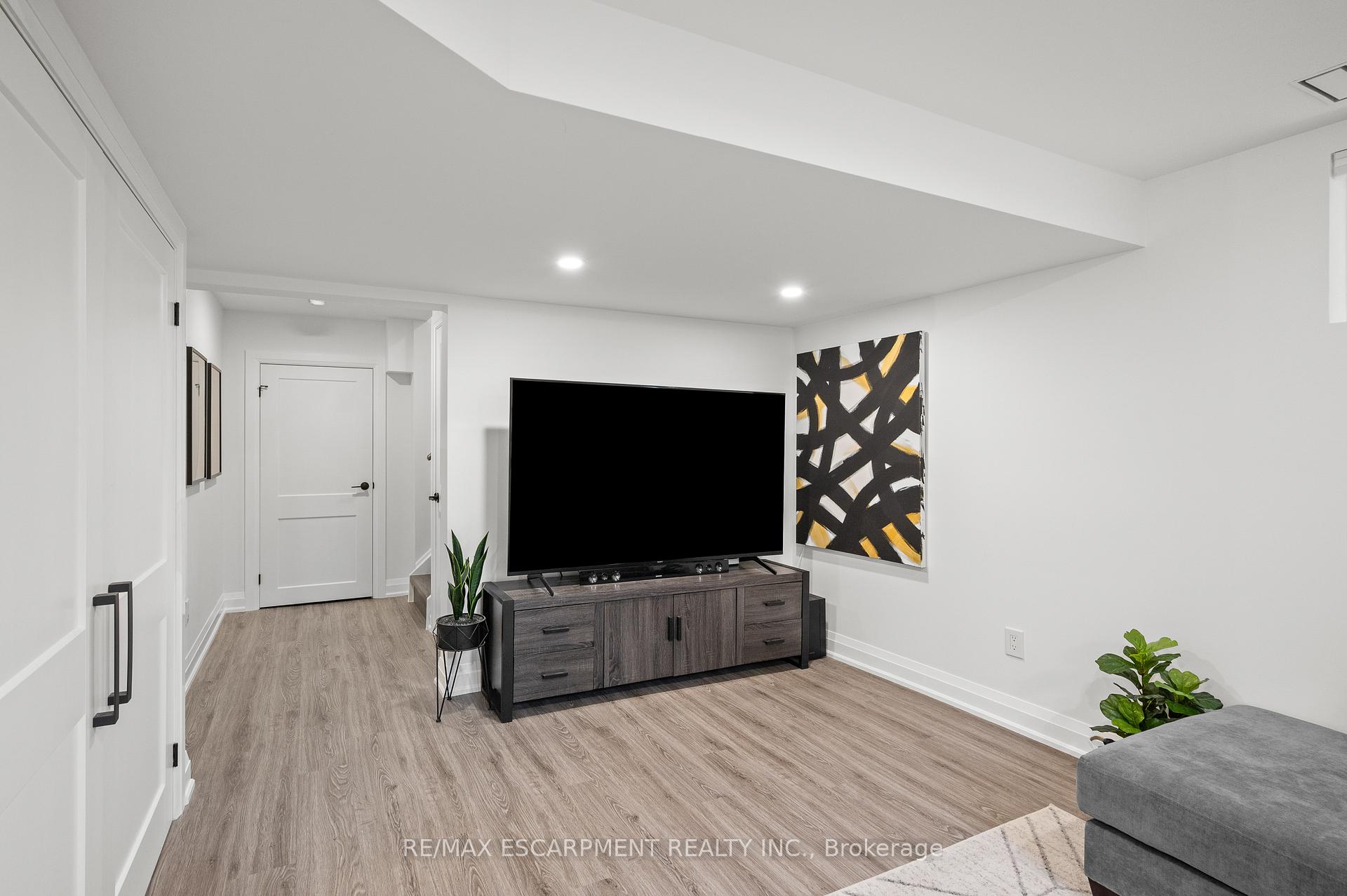 Photo 35 of 295 Ruhl Drive, Milton, Willmott — HOMEH