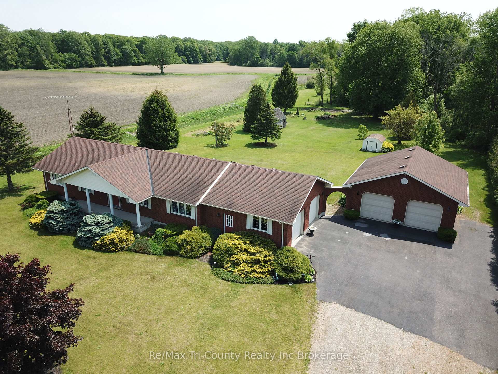 Front of 916 Norfolk County Rd 28