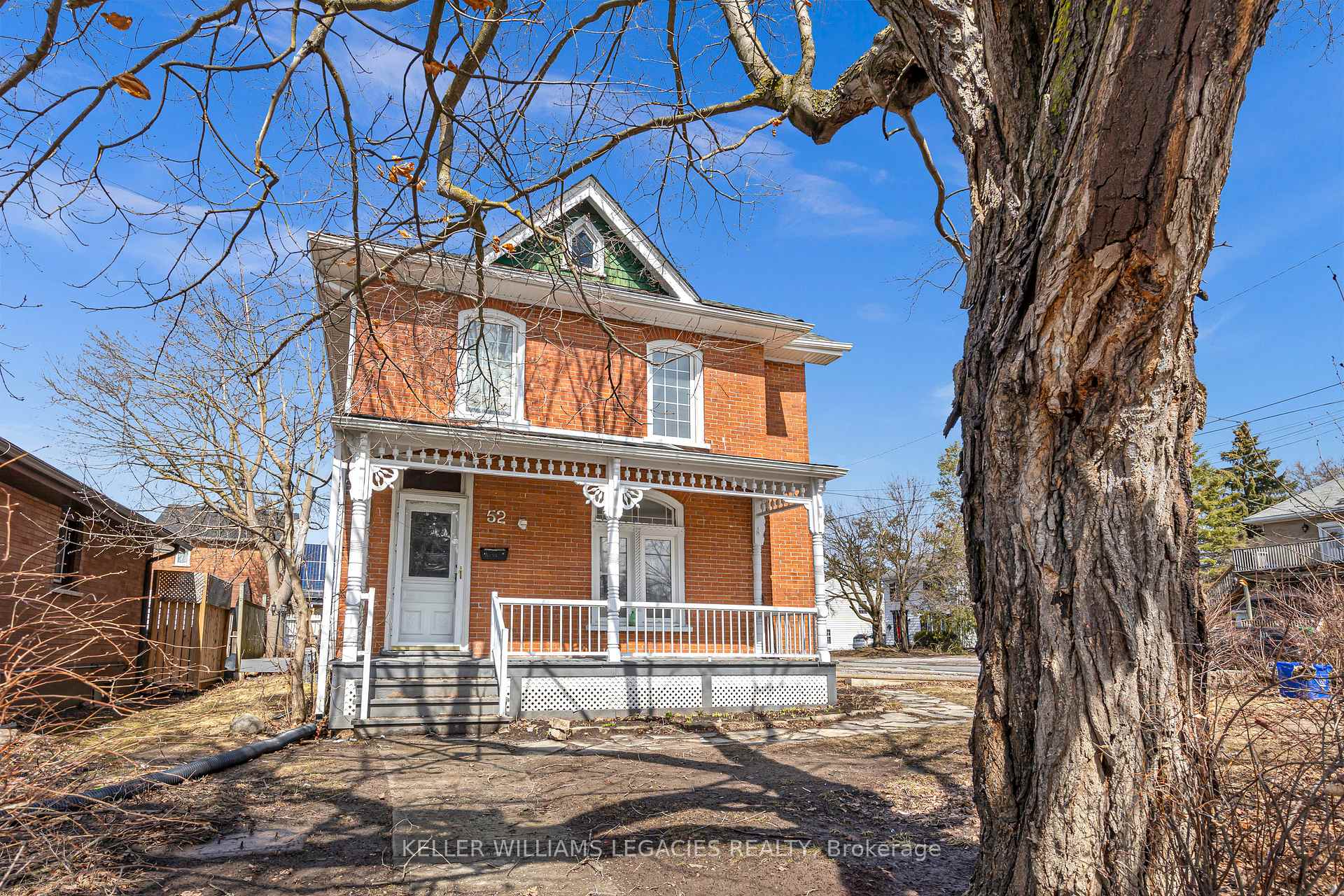Front of Unit MAIN, 52 Victoria Avenue N